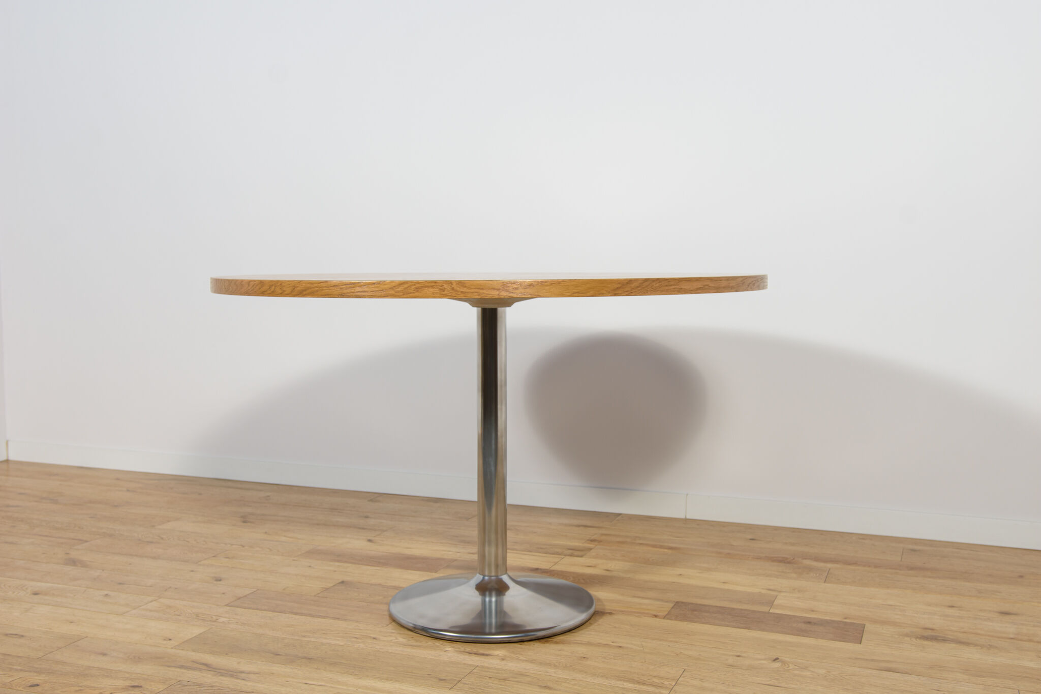 Mid-century modern oak round dining table, Denmark, 1970s