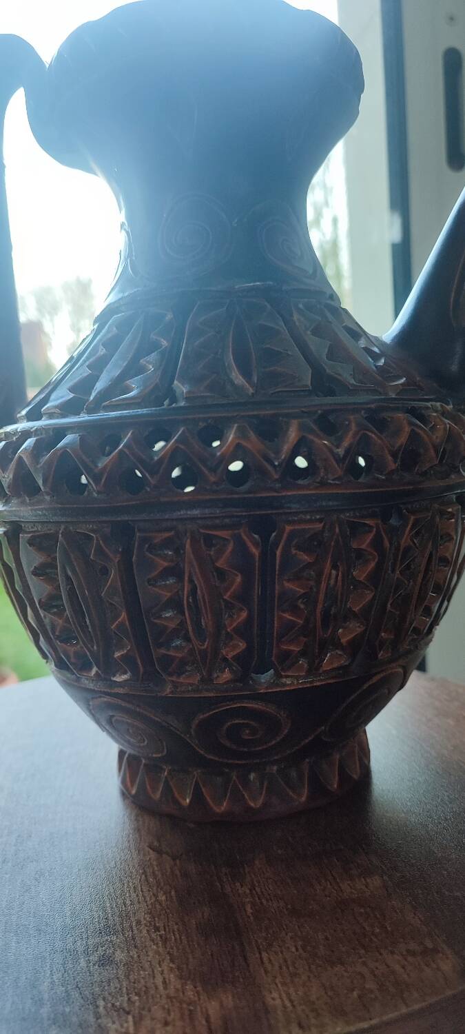 Bessone incised ceramics in Vallauris