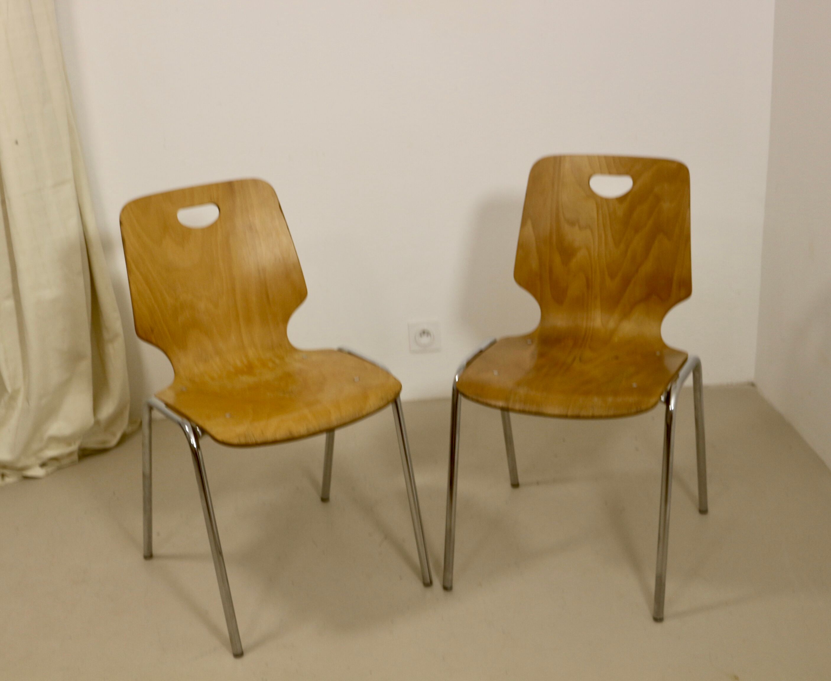 Pair of stackable chairs in Plywood plywood. Ref Leo.
