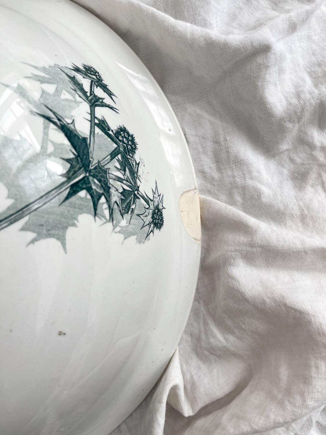 Antique ironstone washbasin "Thistle" Creil and Montereau