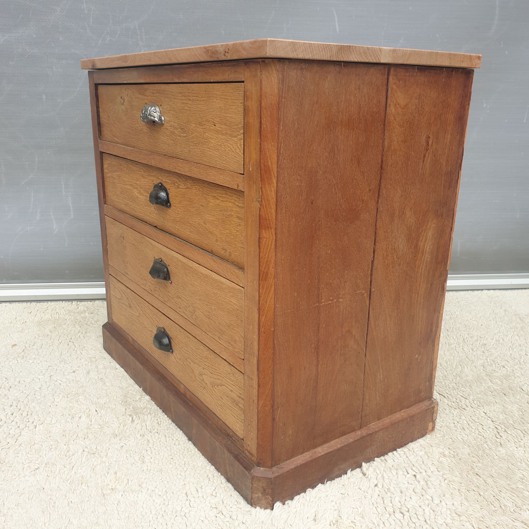 Petite commode Chêne Orme Acajou début XXème