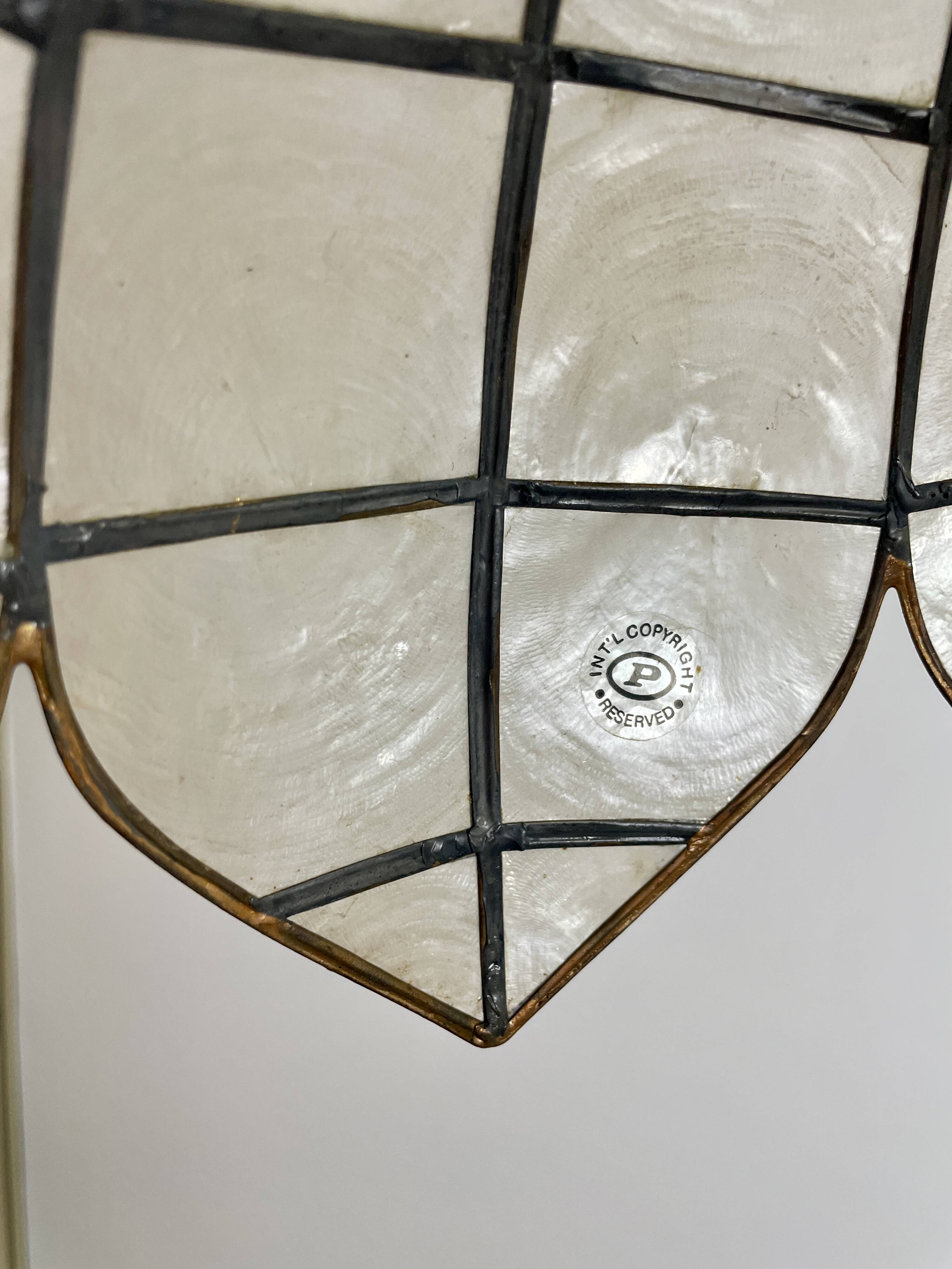 Suspension vintage en nacre et laiton