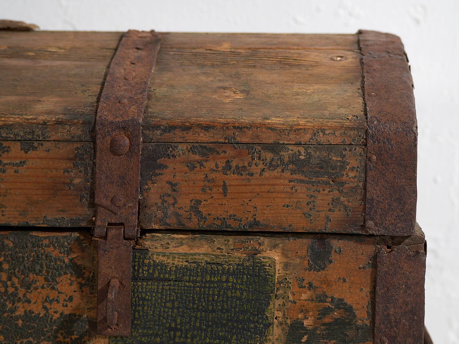 Antique chest with green patina (c.1900)