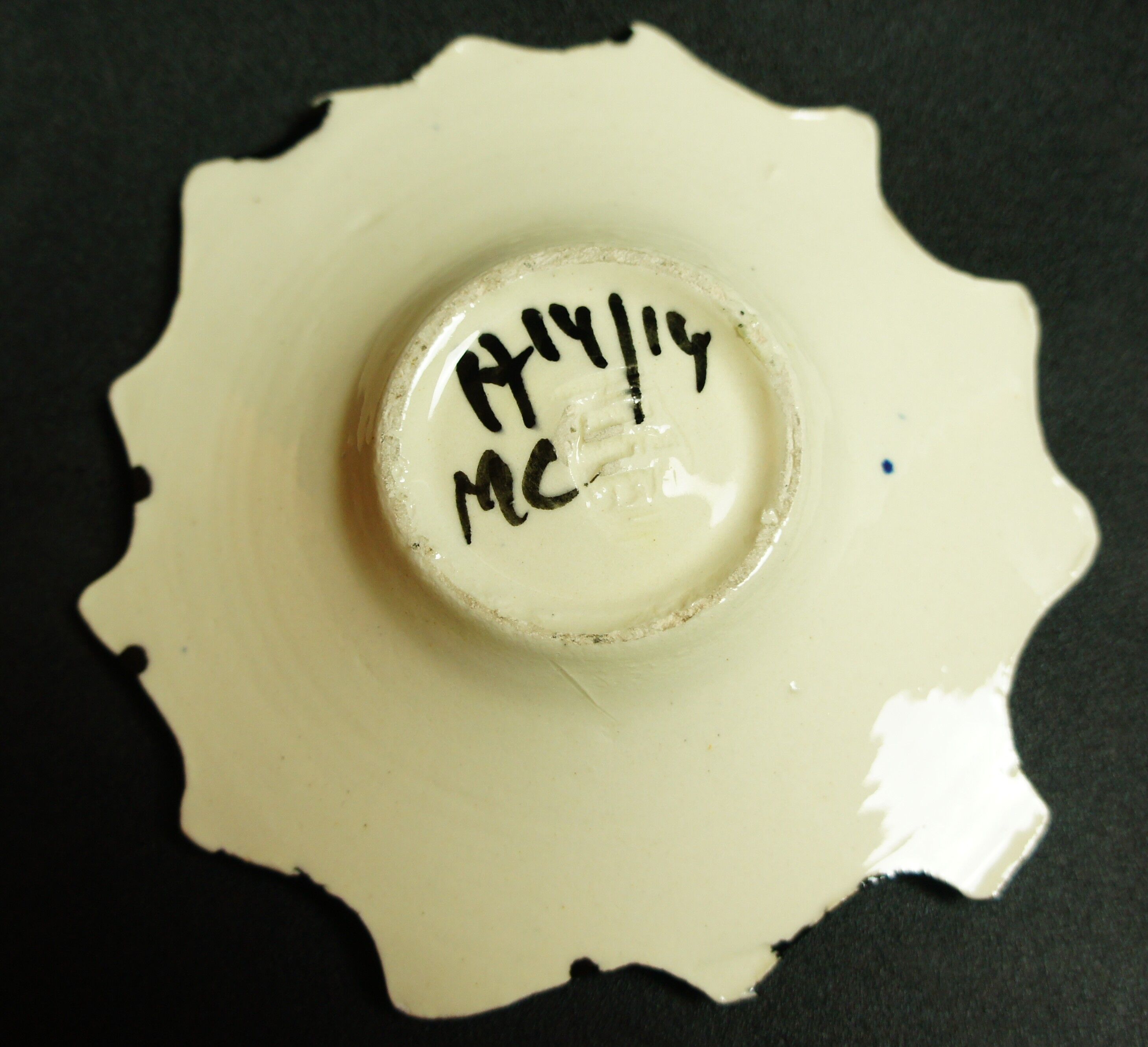 Empty pocket free form ceramic