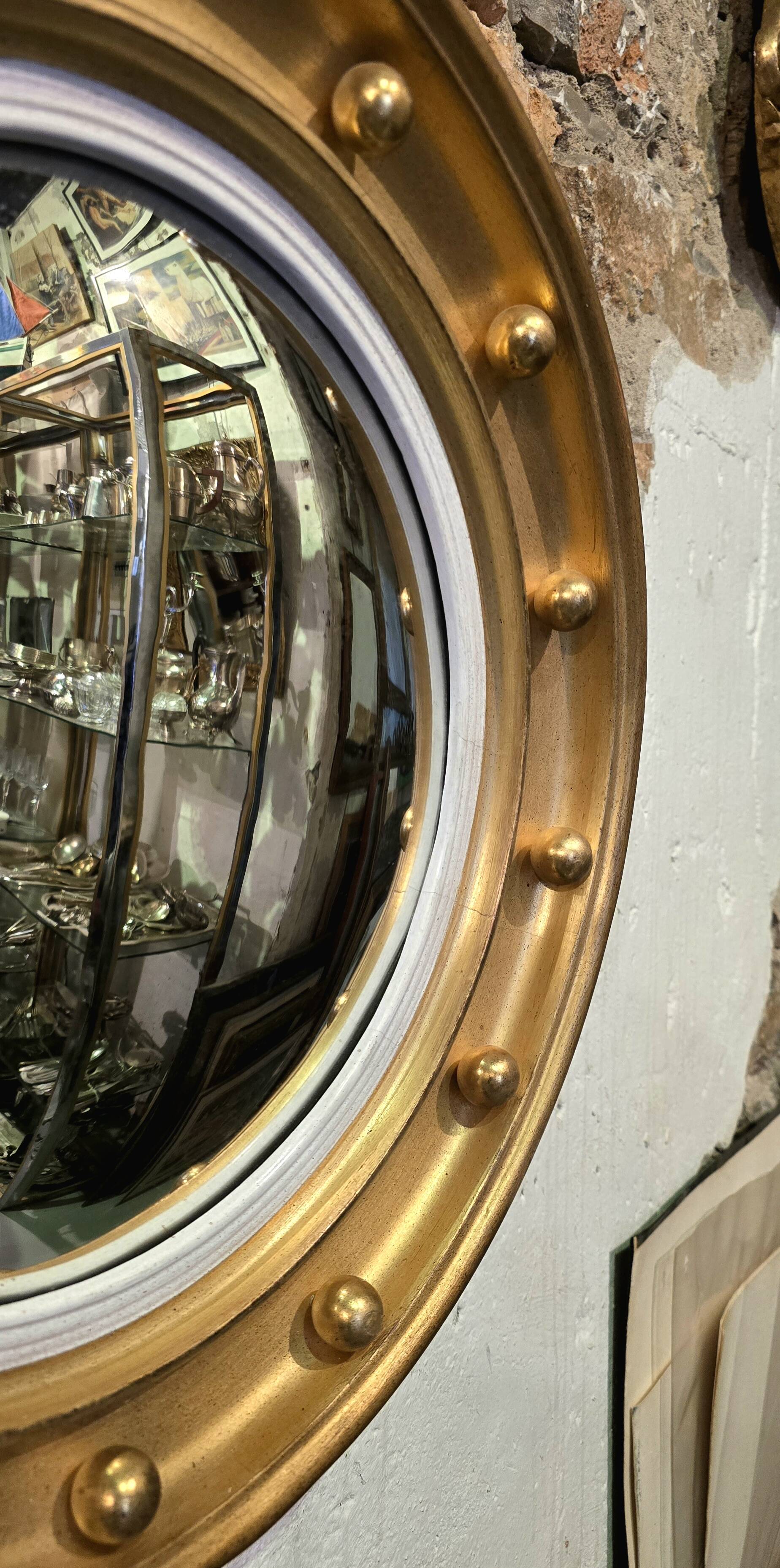 Witch mirror porthole style in gilded wood, diameter 44 cm.