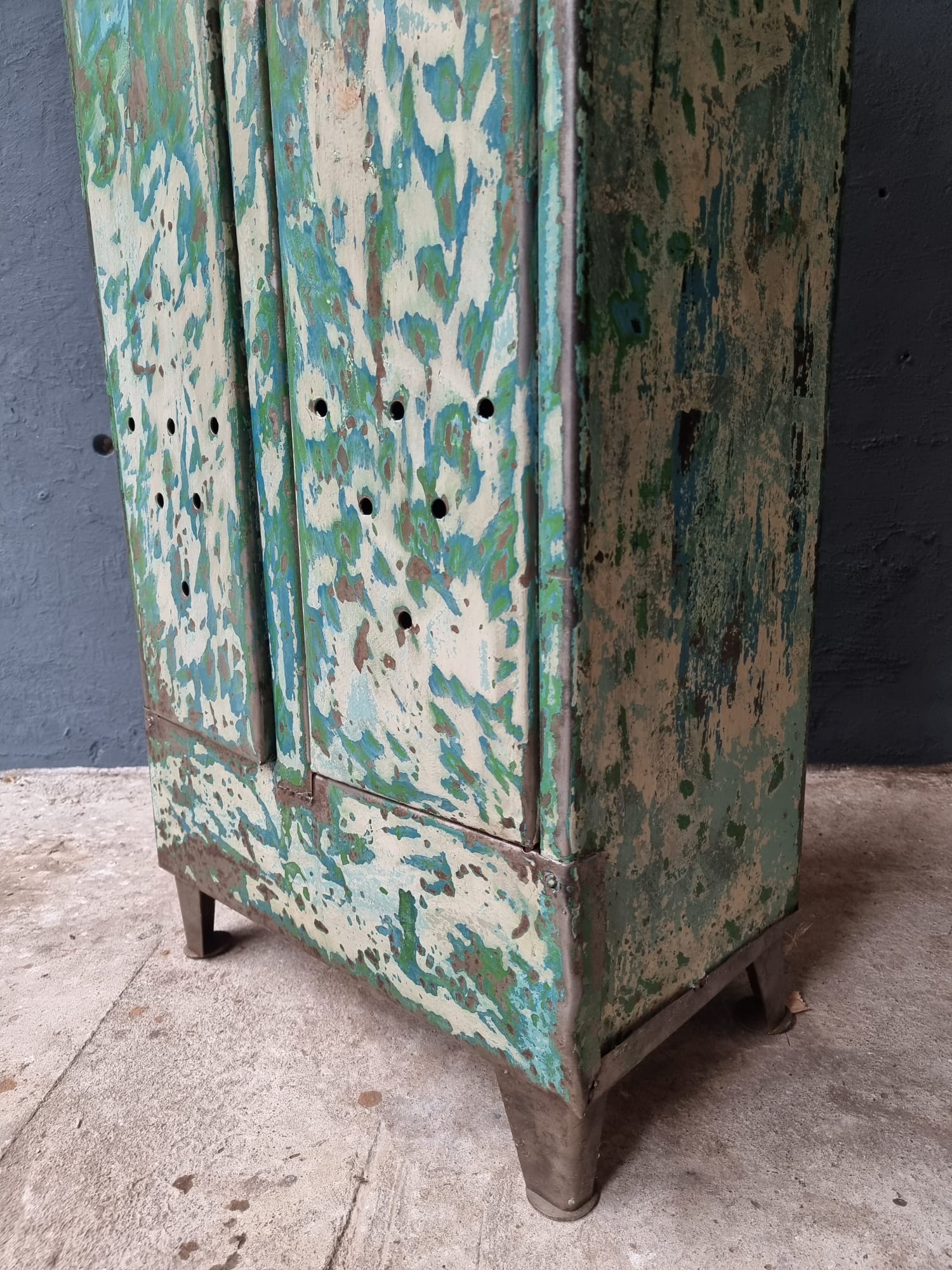 Armoire industrielle casier