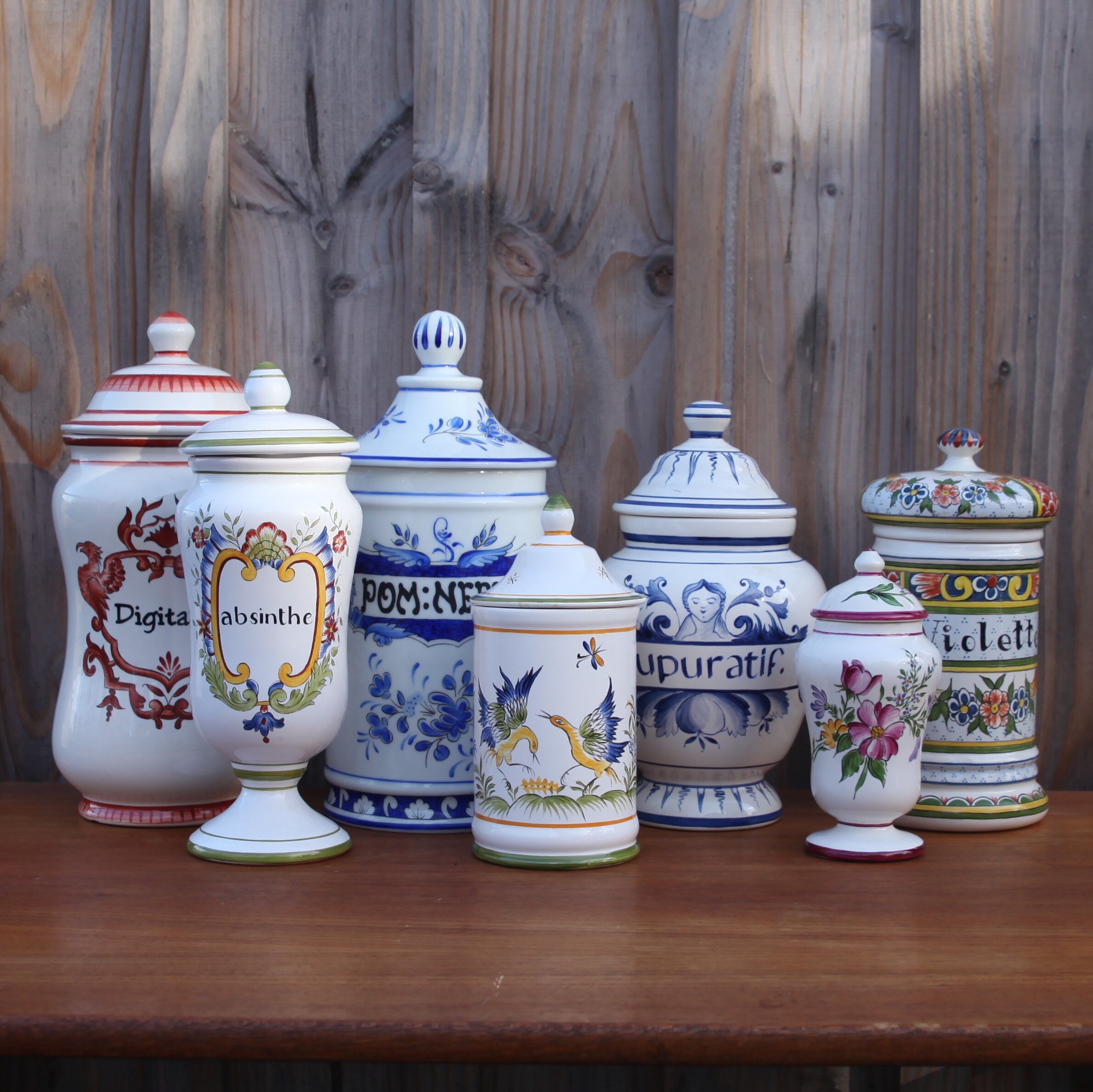 Porcelain pharmacy pot
