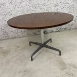 Round table by Giancarlo Piretti, Castelli edition