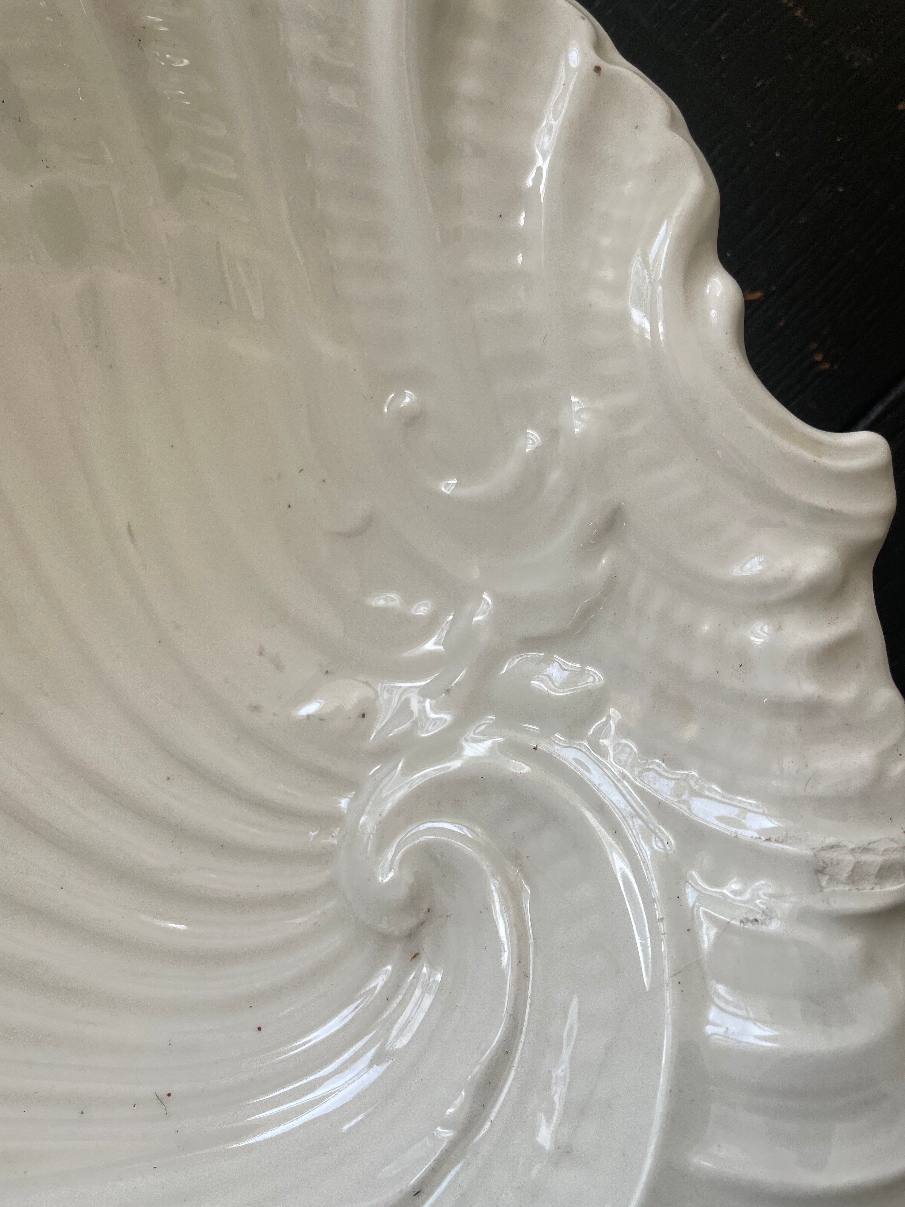 Vintage shell-shaped salad bowl