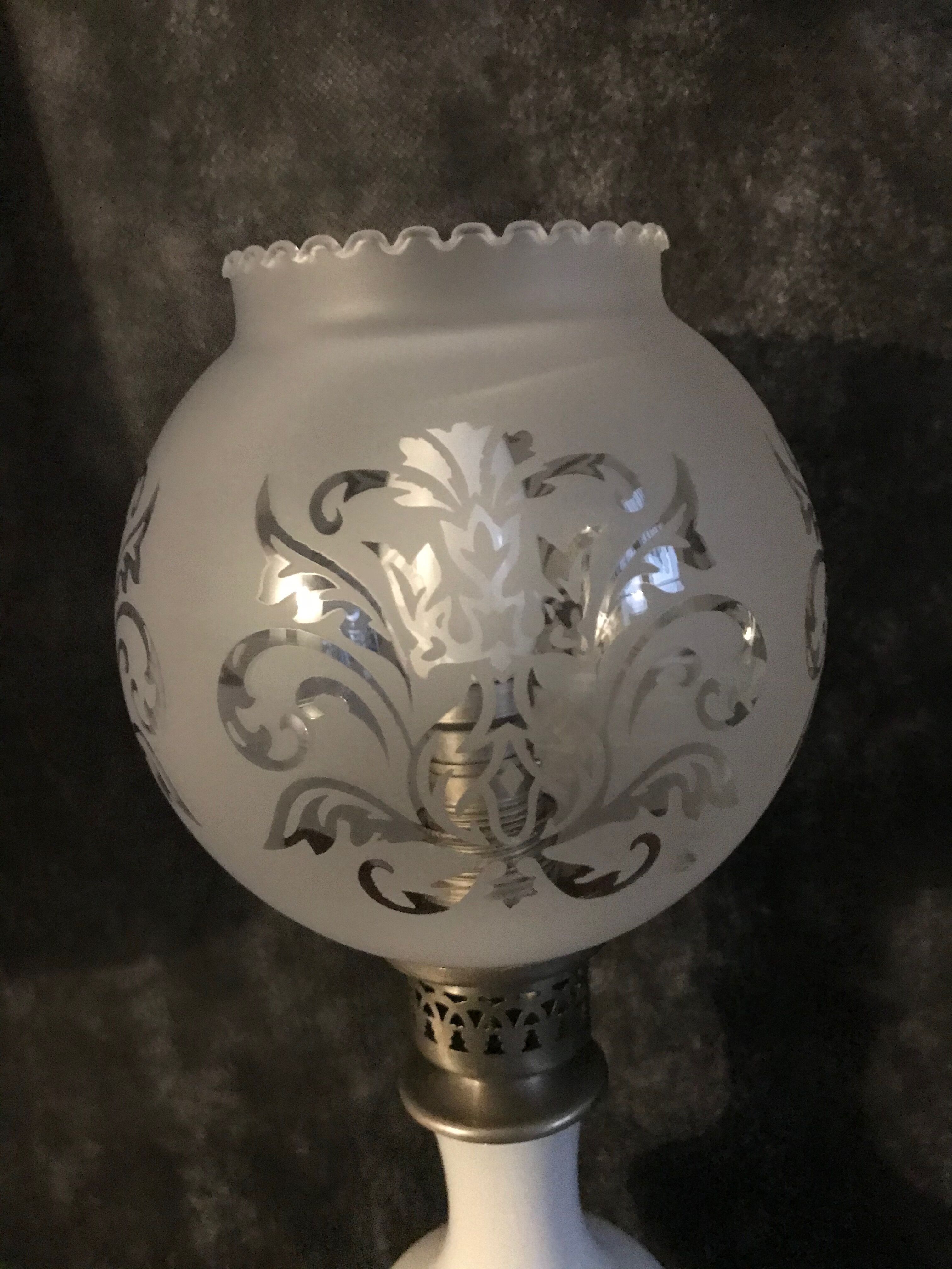 Hand-painted porcelain lamp