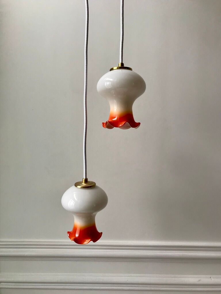 Pair of orange opaline tulips gradient white thread 70s