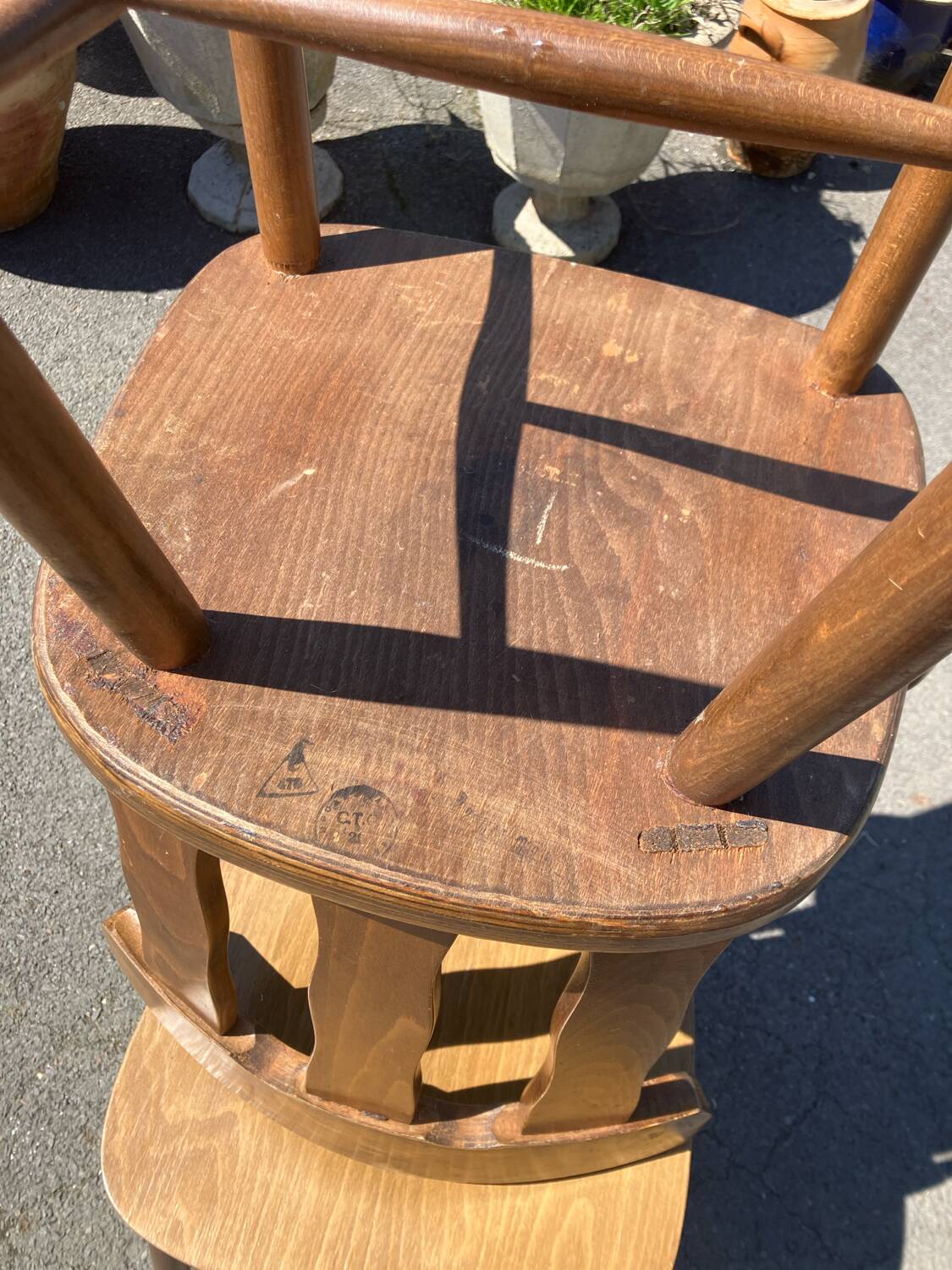 2 chaises bistrot vintage avec estampillées