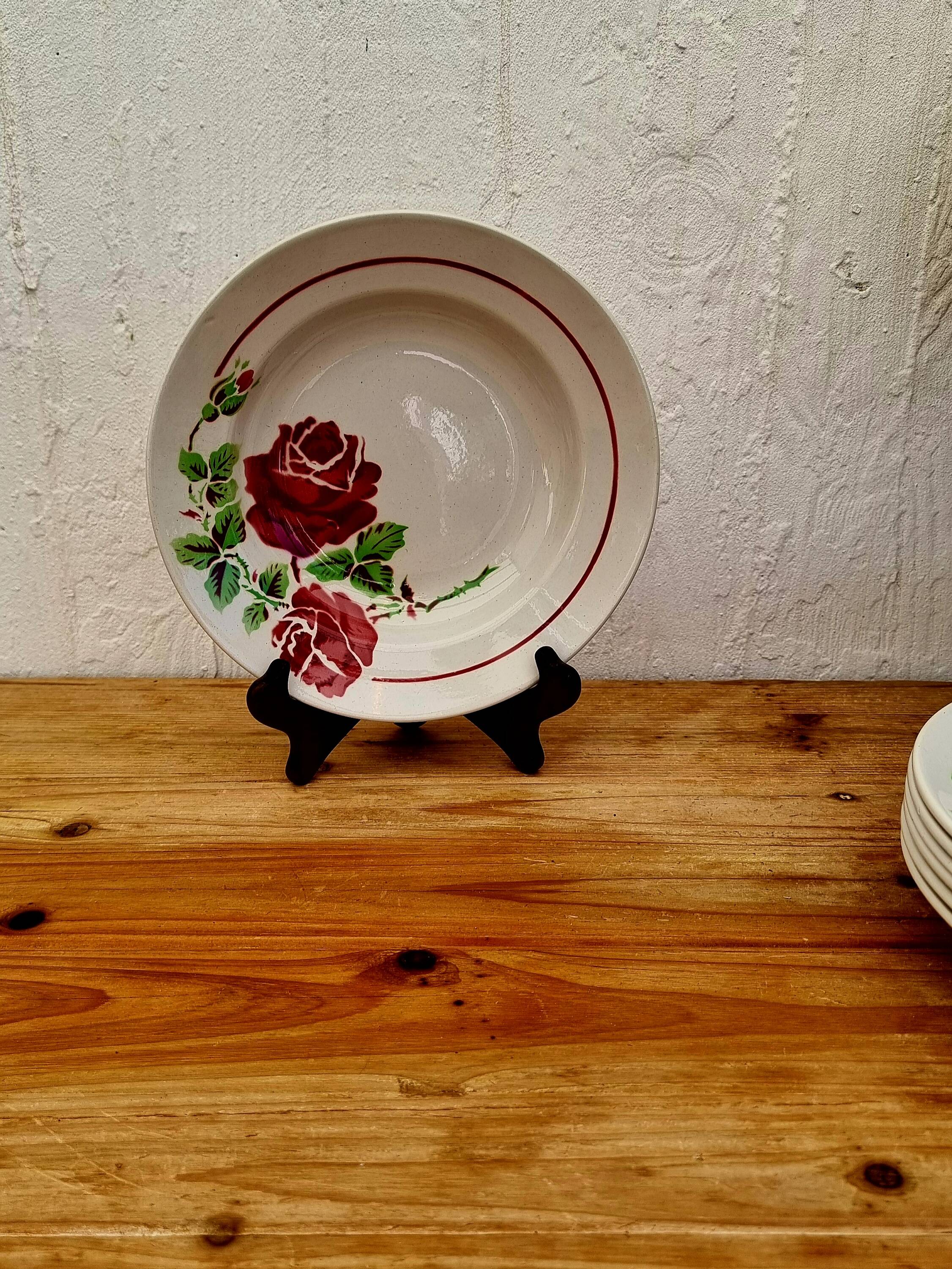 Set of 7 K&G Lunéville Yvonne model soup plates