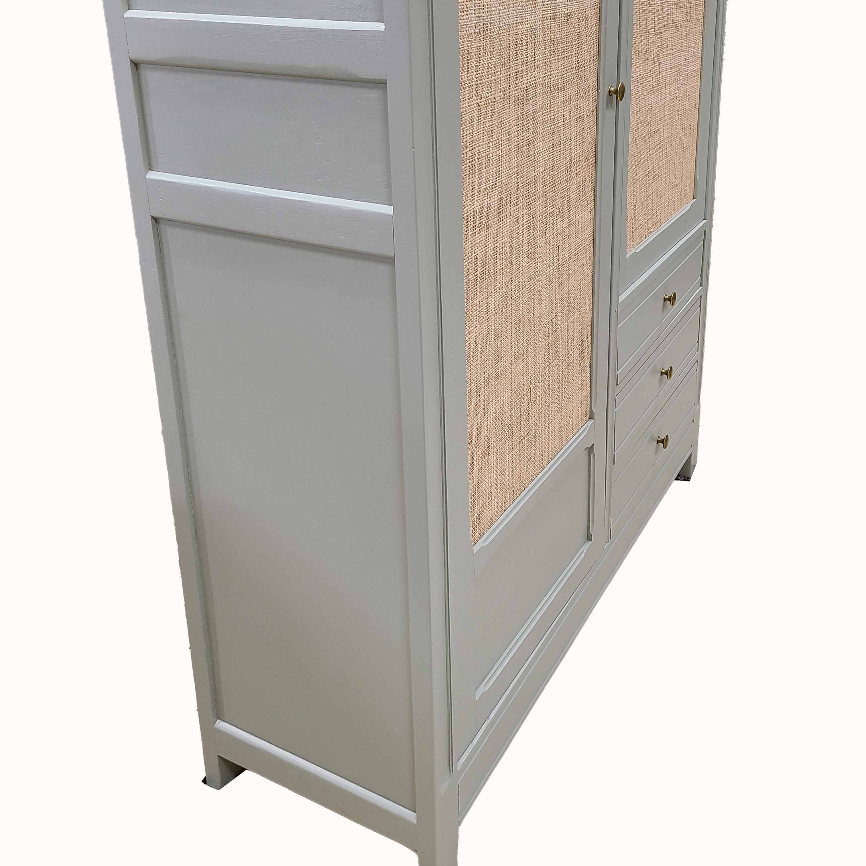 Armoire parisienne rénovée
