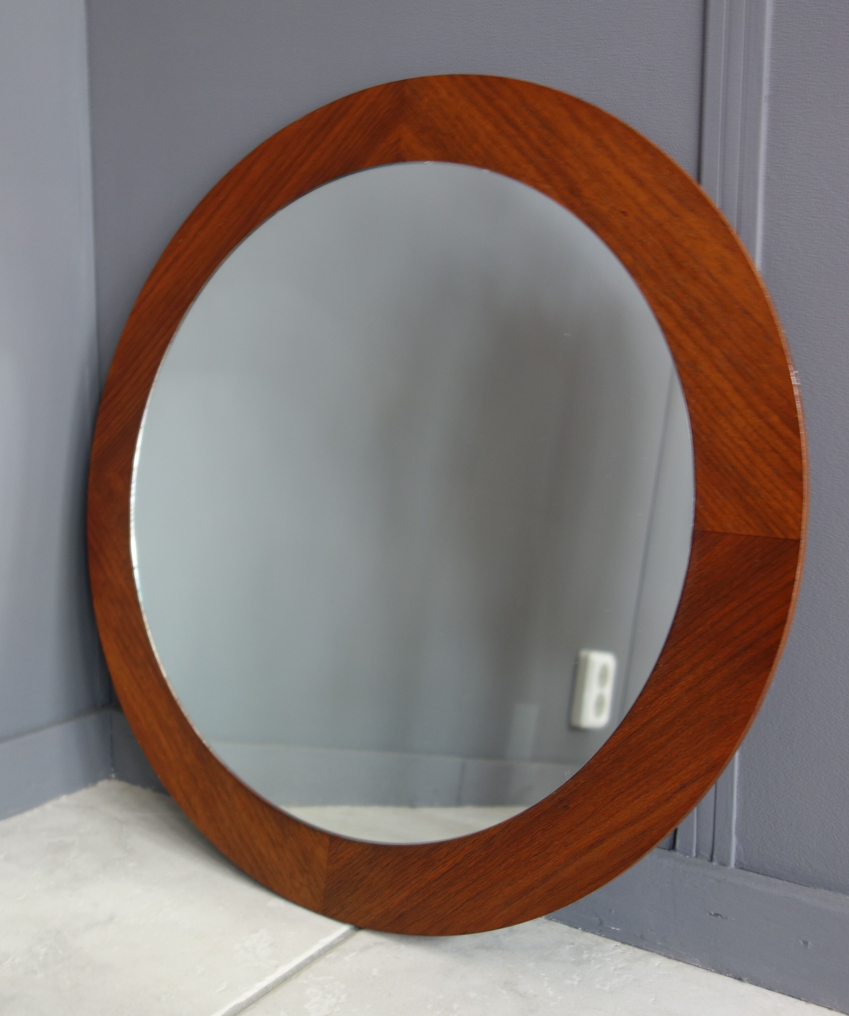Miroir rond sur placage de teck des années 1960 - 49cm