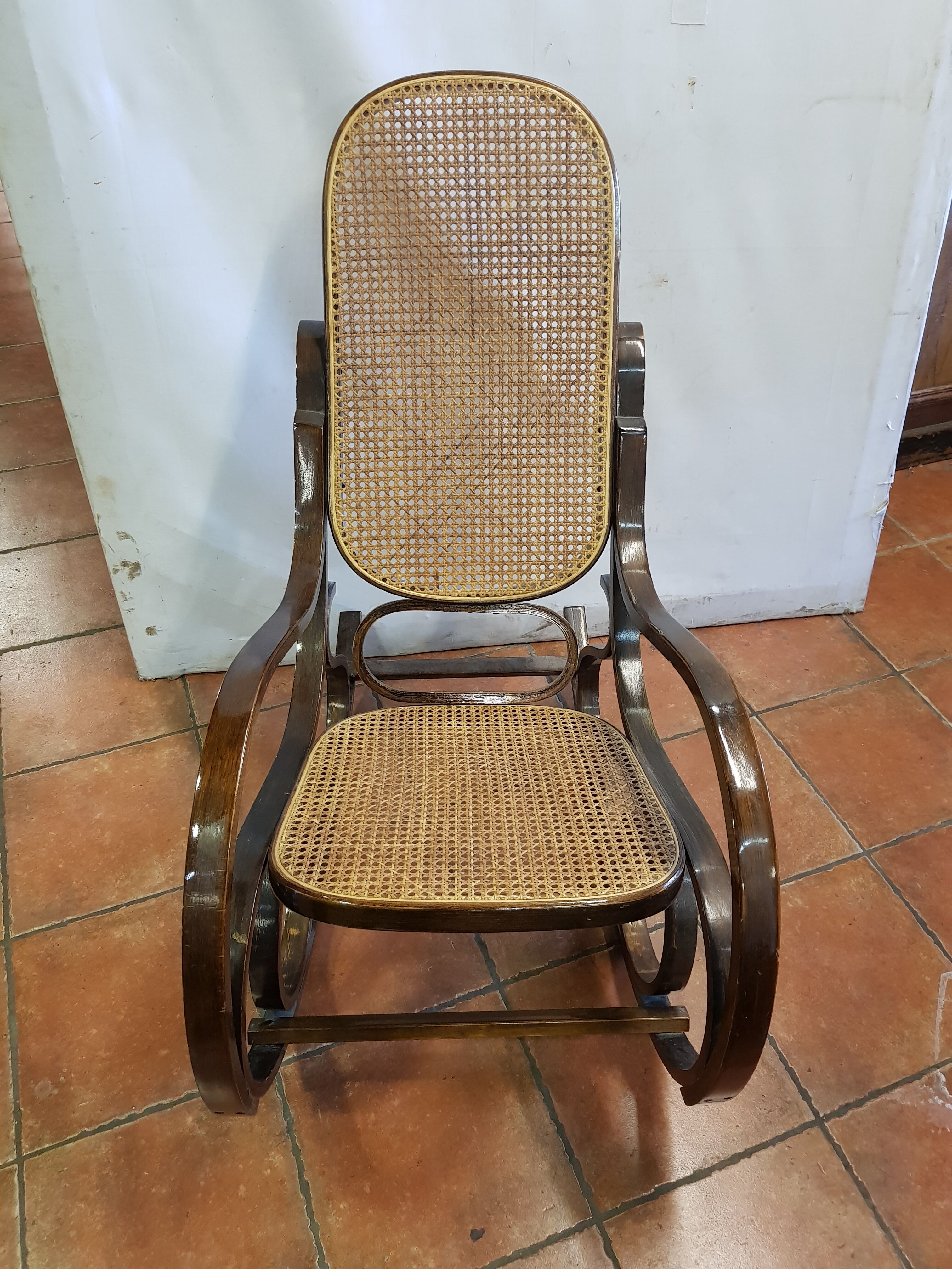 Rocking curved wooden flesh