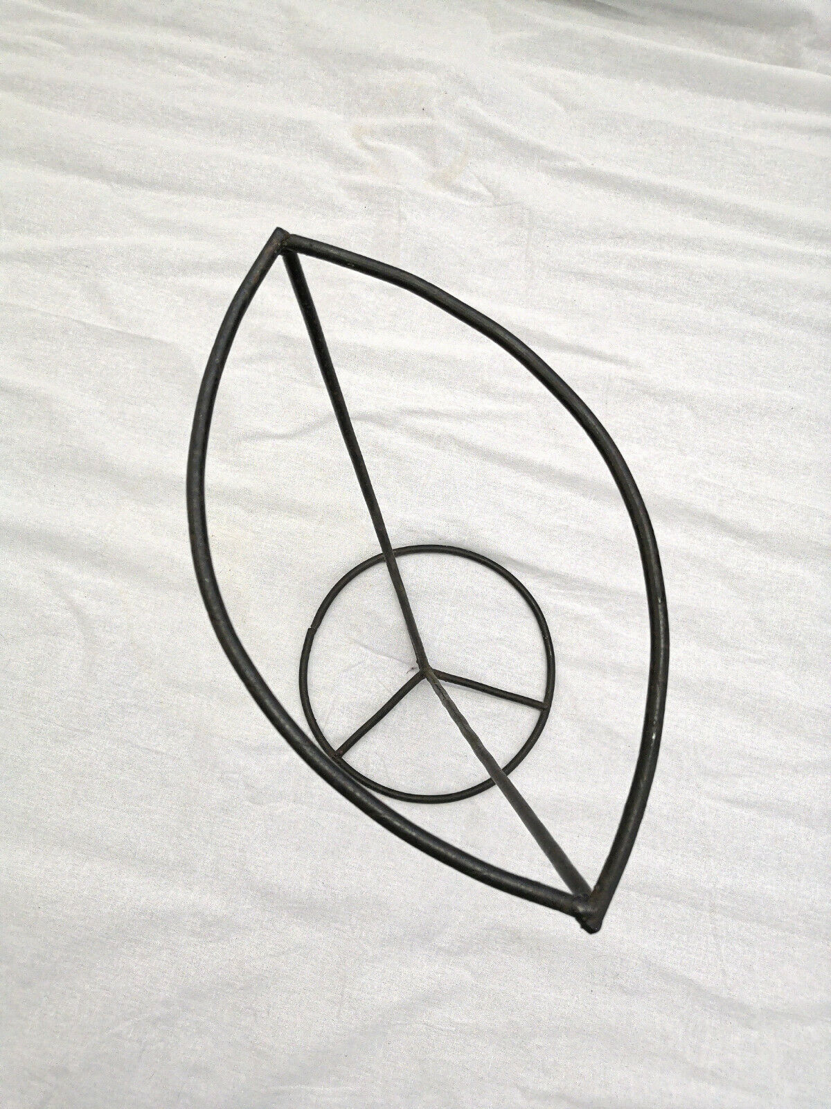 Porte parapluie forme parapluie Oeil en acier design années 50