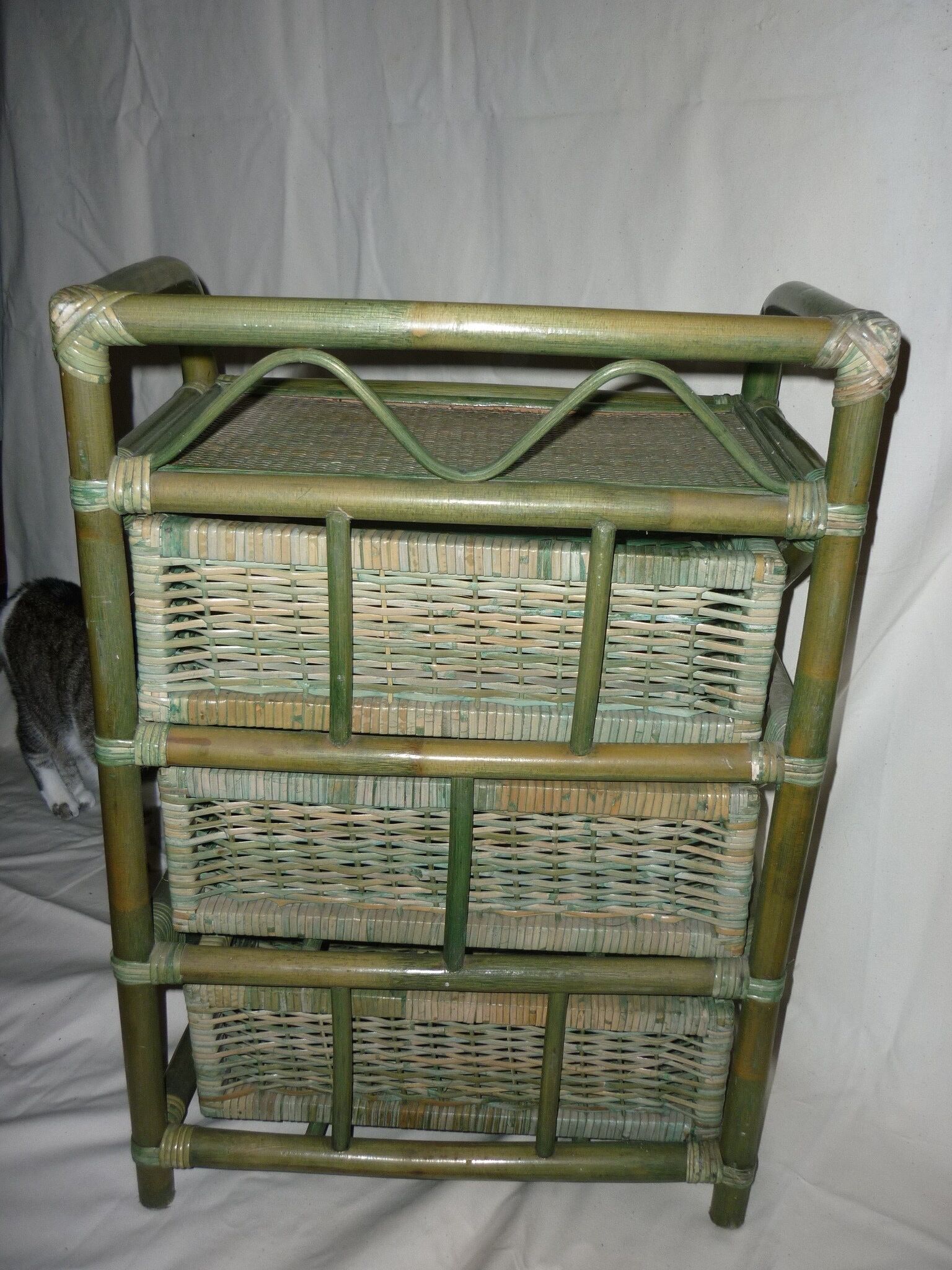 Bedside table with 3 drawers in bamboo and green rattan