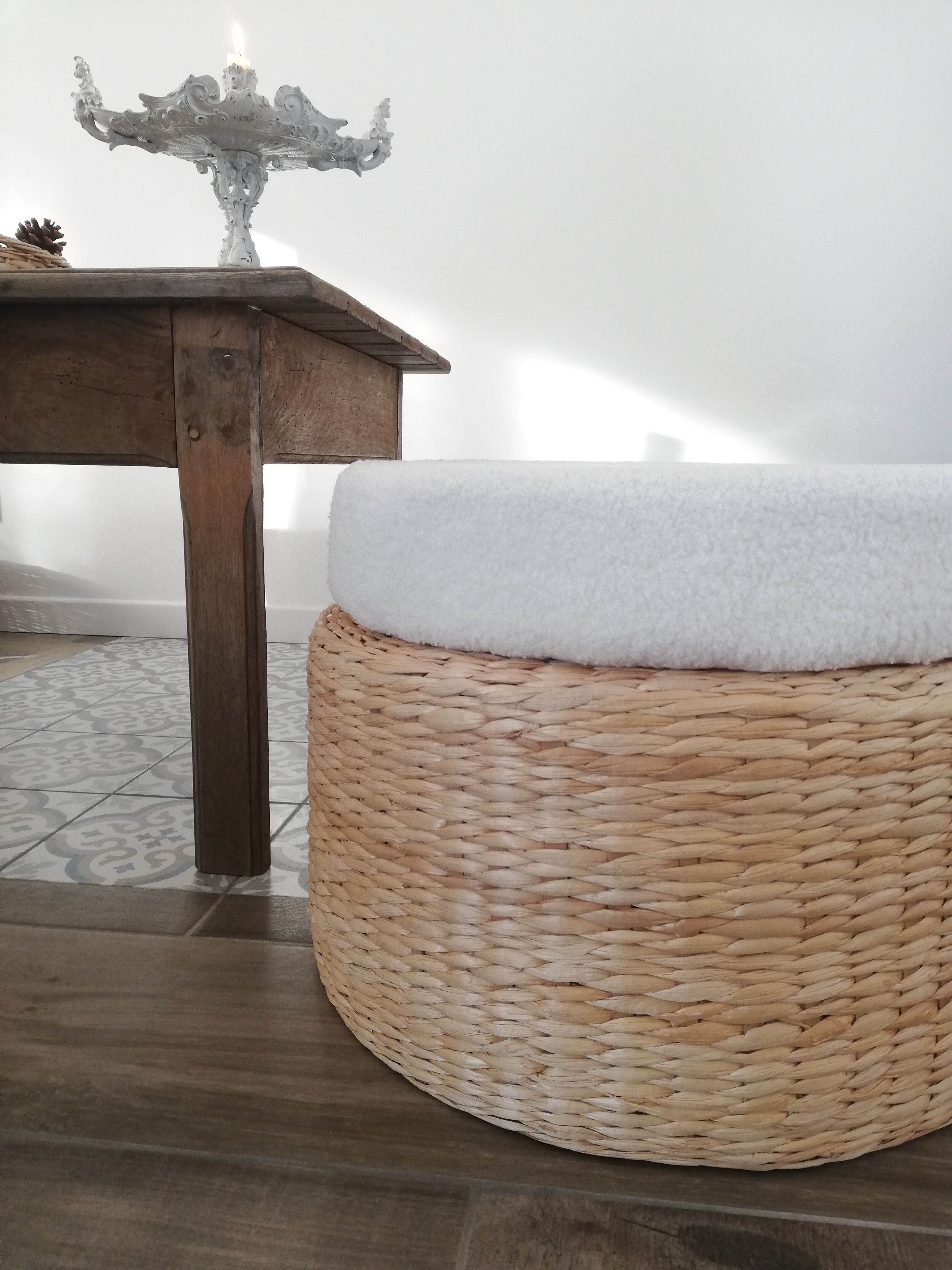 Fabric pouf buckle, end of sofa