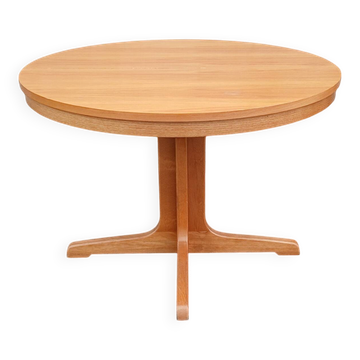 Extendable round table in elm