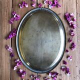 Oval tray in chiseled brass