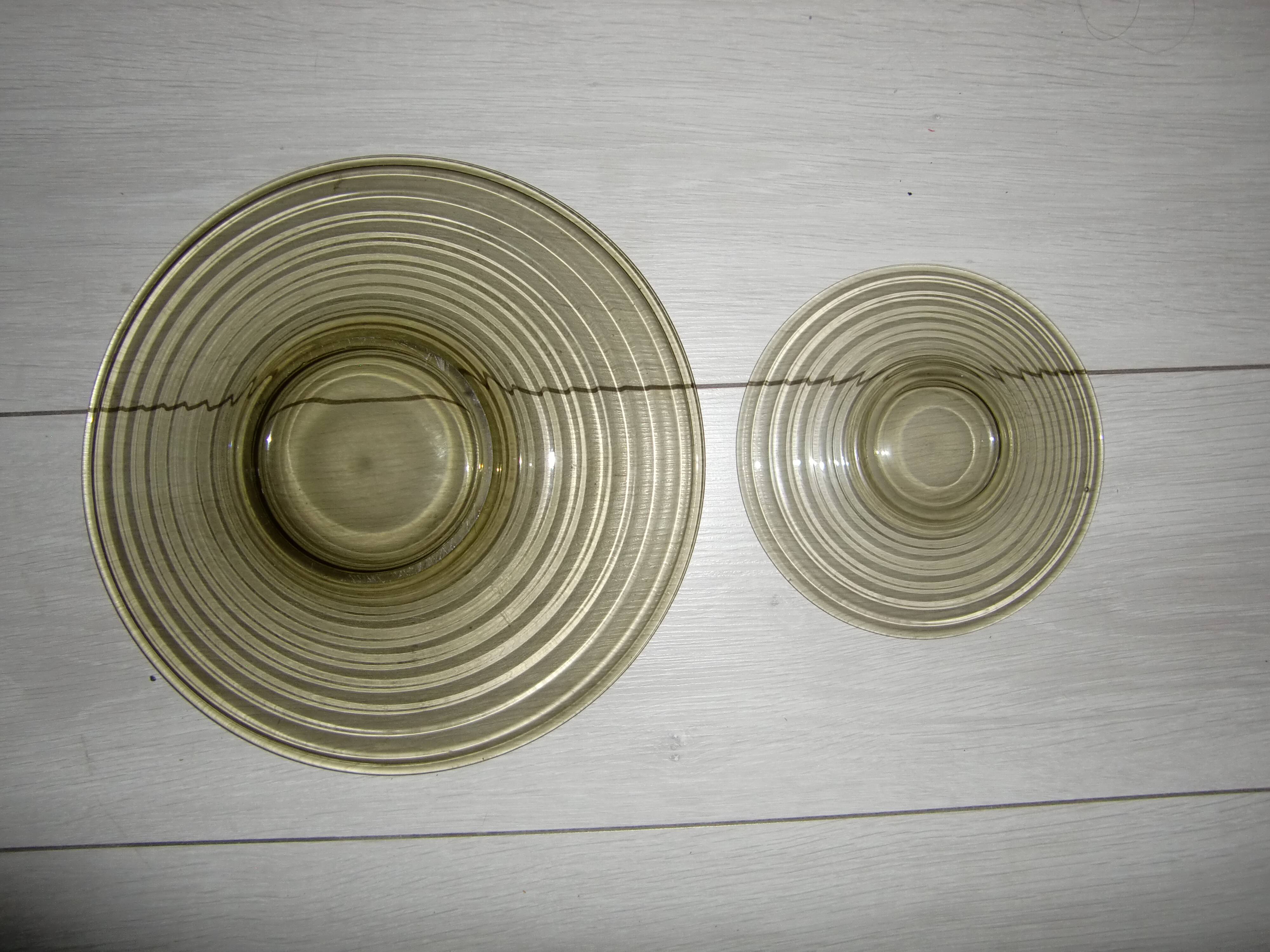 Tray service + 6 small “vinyl” style dessert plates/year 70