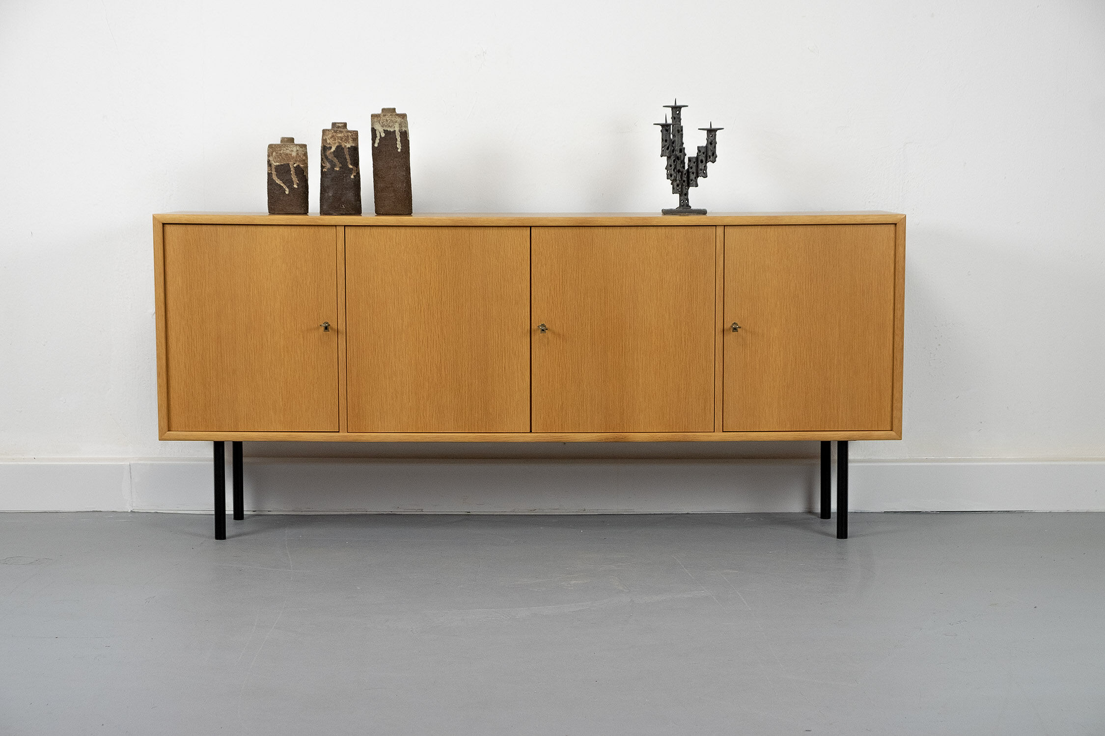 Enfilade en chêne clair du milieu du siècle de Wk Möbel années 1970