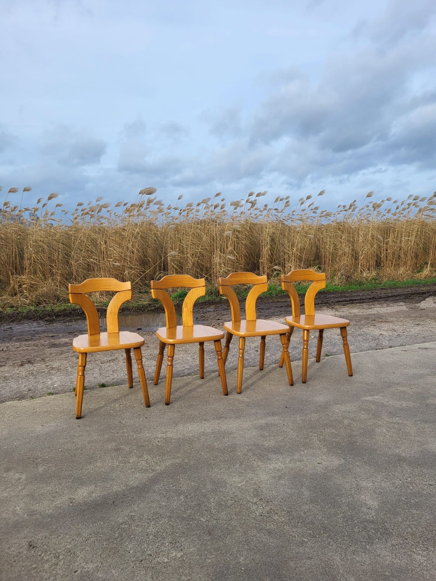 Vintage dining set - blond oak 1970s - extendable table and 4 chairs