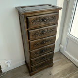 Chiffonnier en bois sculpté