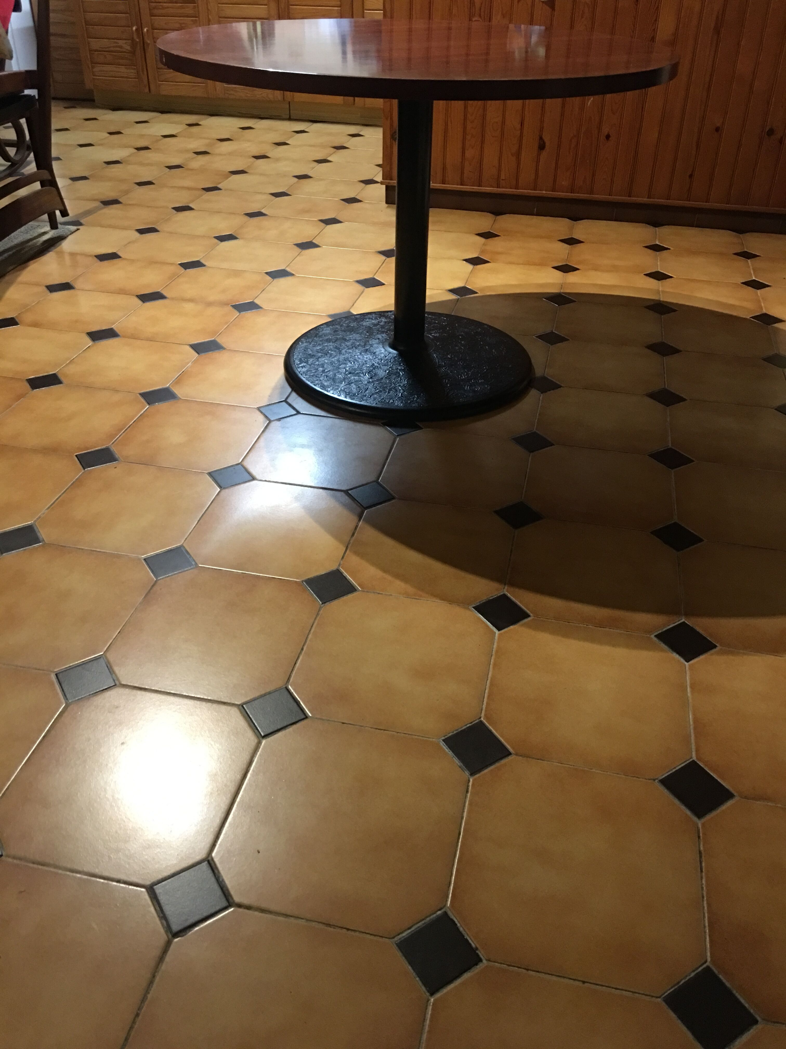 Table round tray in solid wood