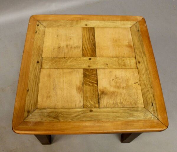 Table basse dessus parquet ancien