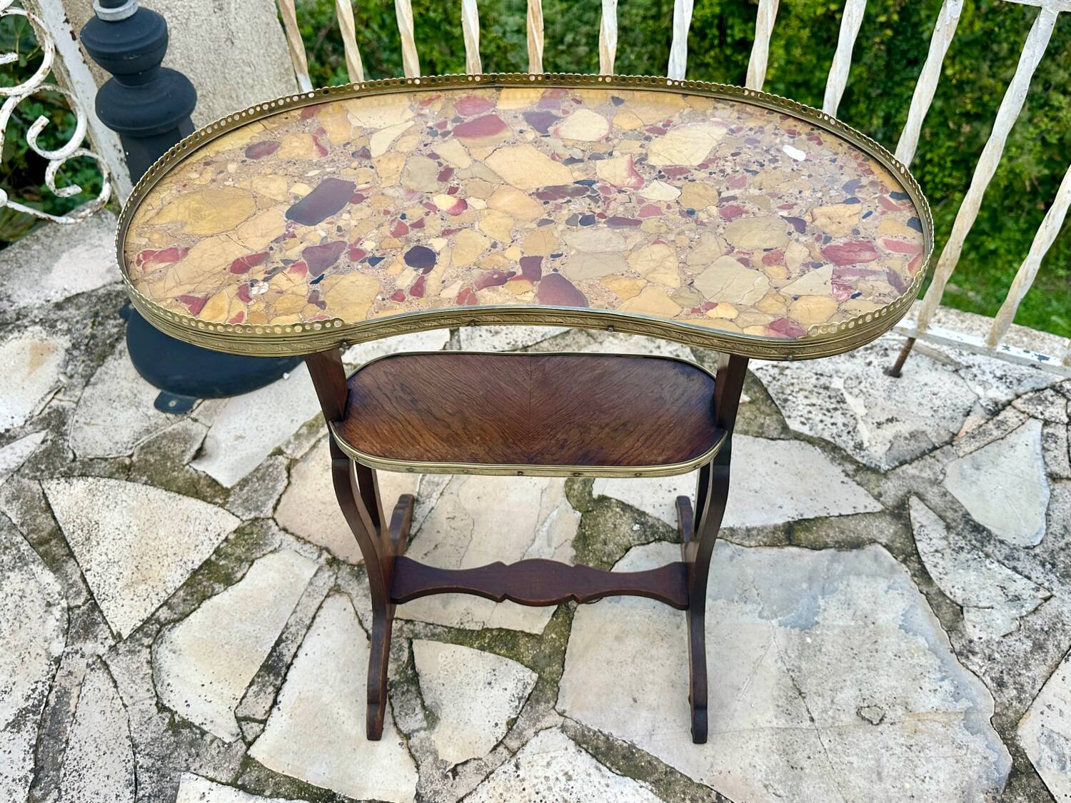 Small Louis XVI style kidney-shaped mahogany pedestal table