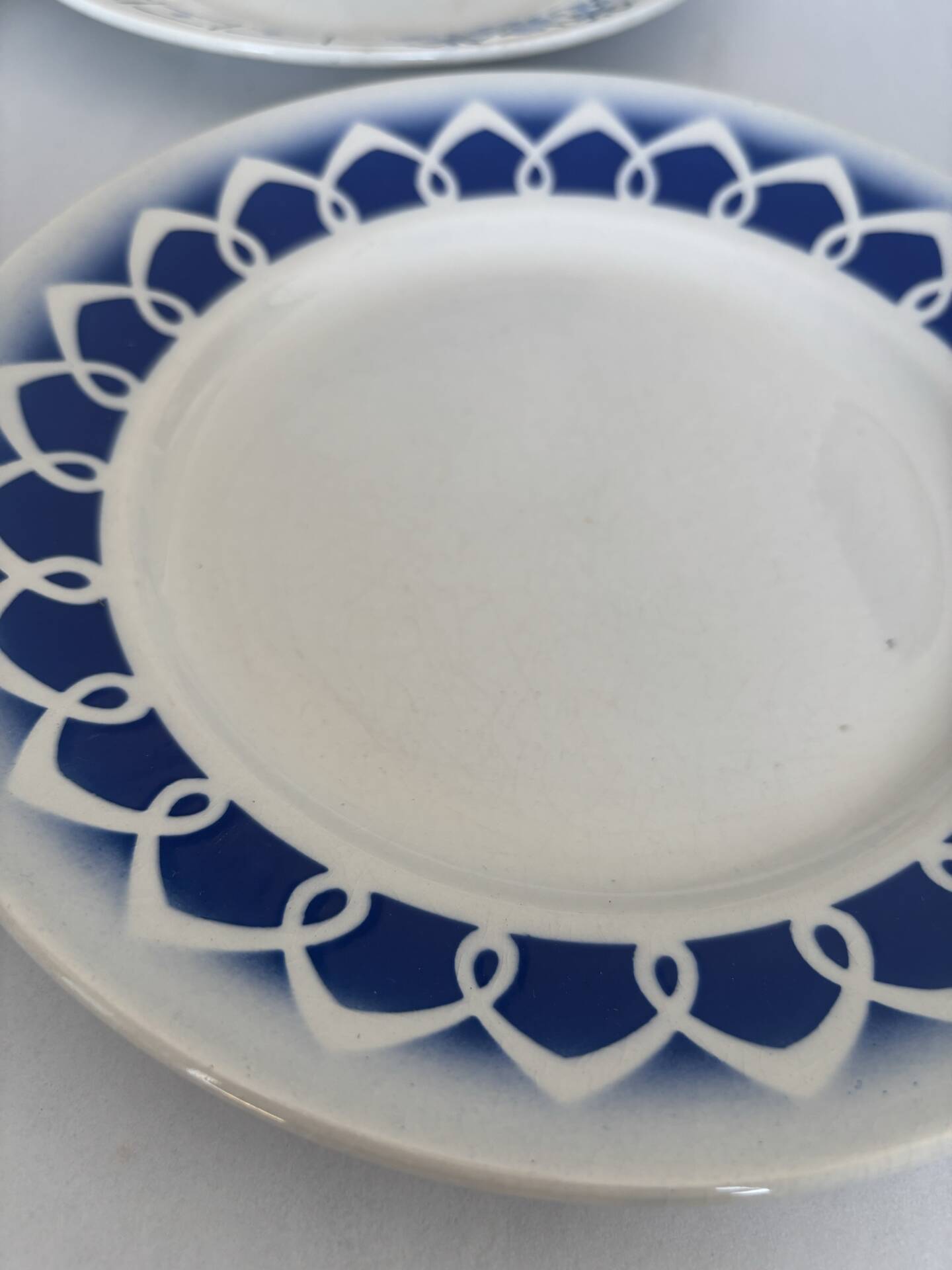 Lot of 4 antique earthenware plates from 1950, Saint Amand - plates bl
