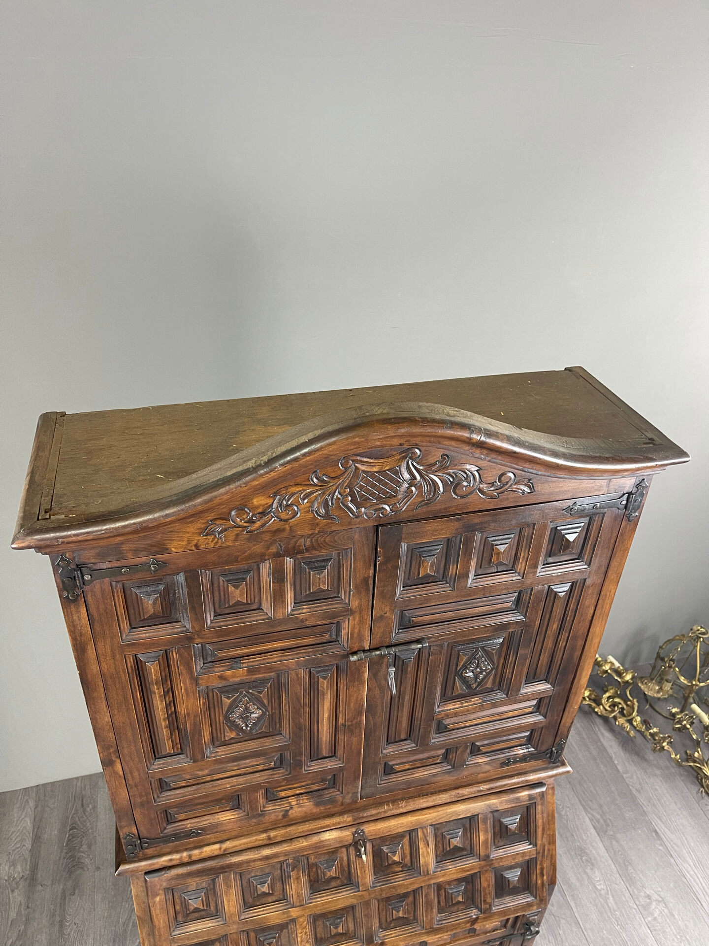 Bureau d'écriture en bois sculpté, style néo-Renaissance, fin du 19e siècle