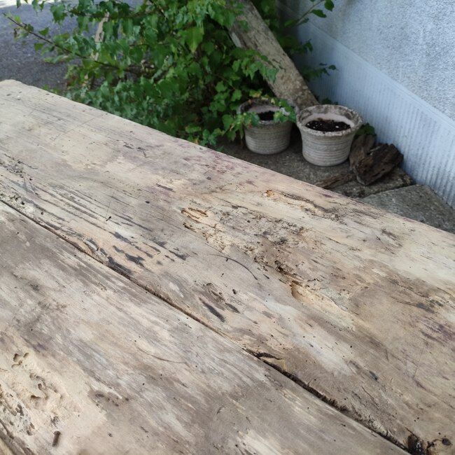 Table de ferme longue et étroite