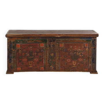 Antique trunk with floral patterns (c.1920)