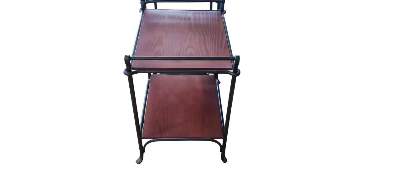 Paire de tables de chevet en fer forgé et bois