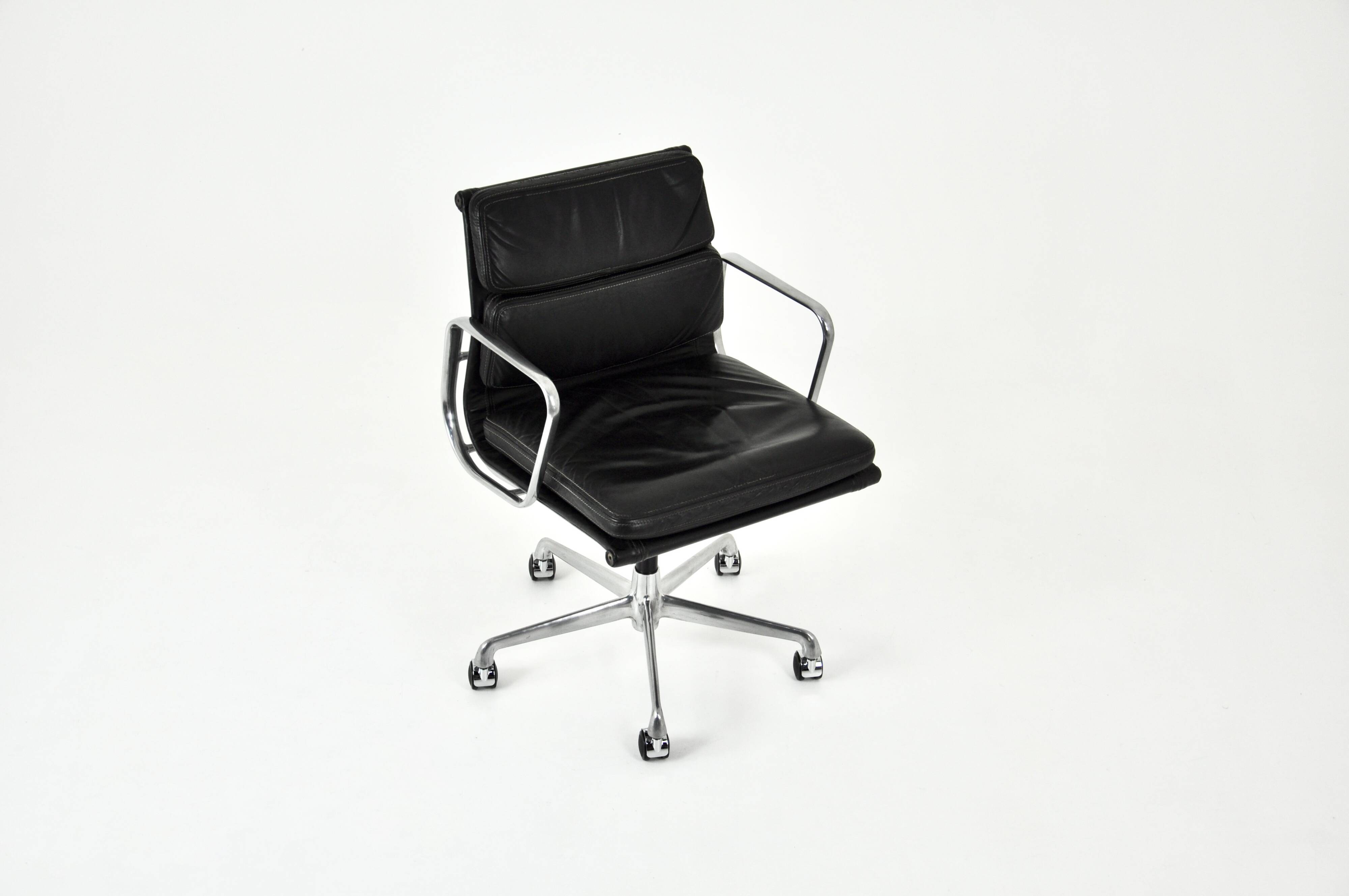 Office chair by Charles and Ray Eames for ICF, 1970s