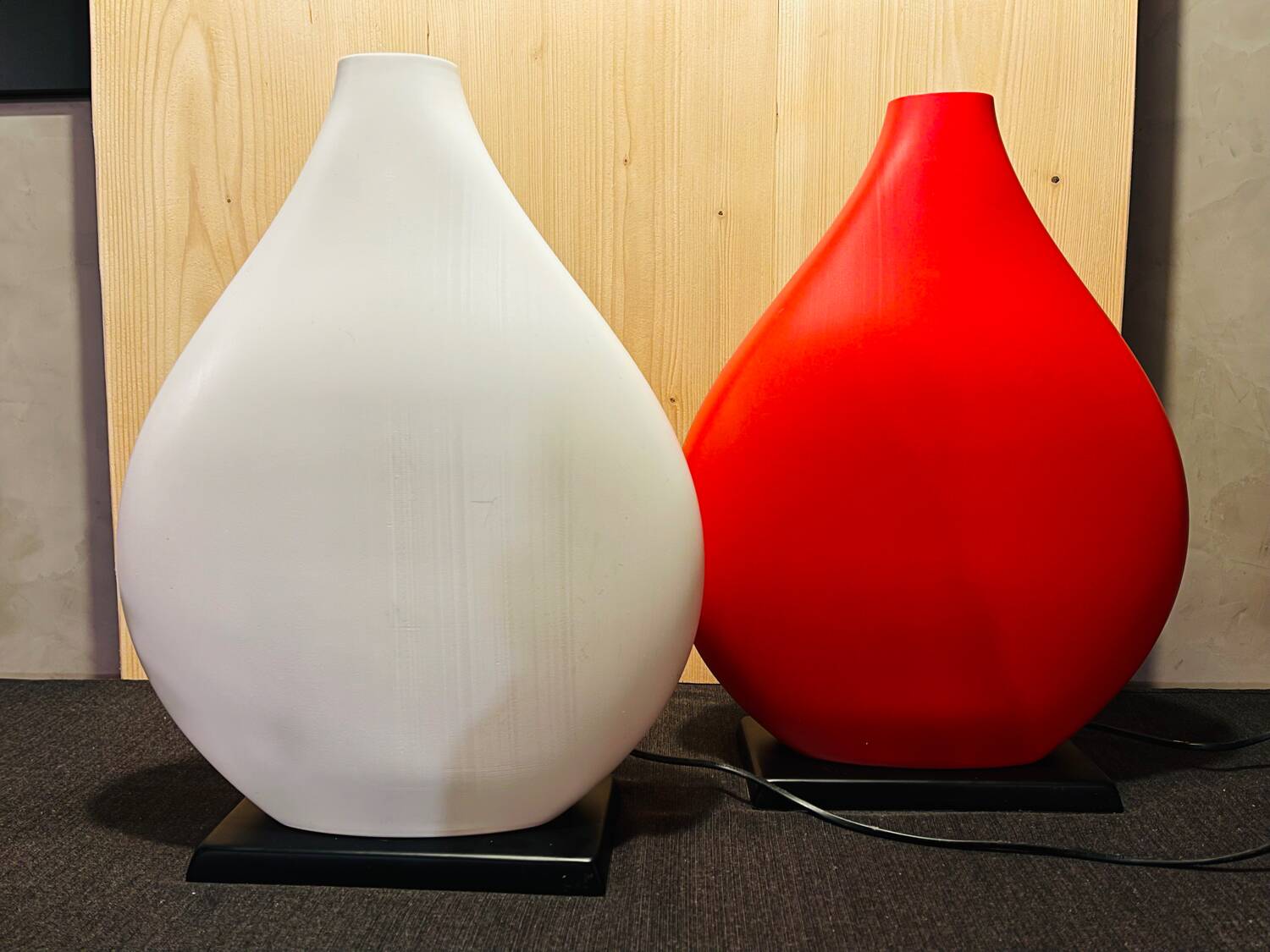 Vase-style lamp duo