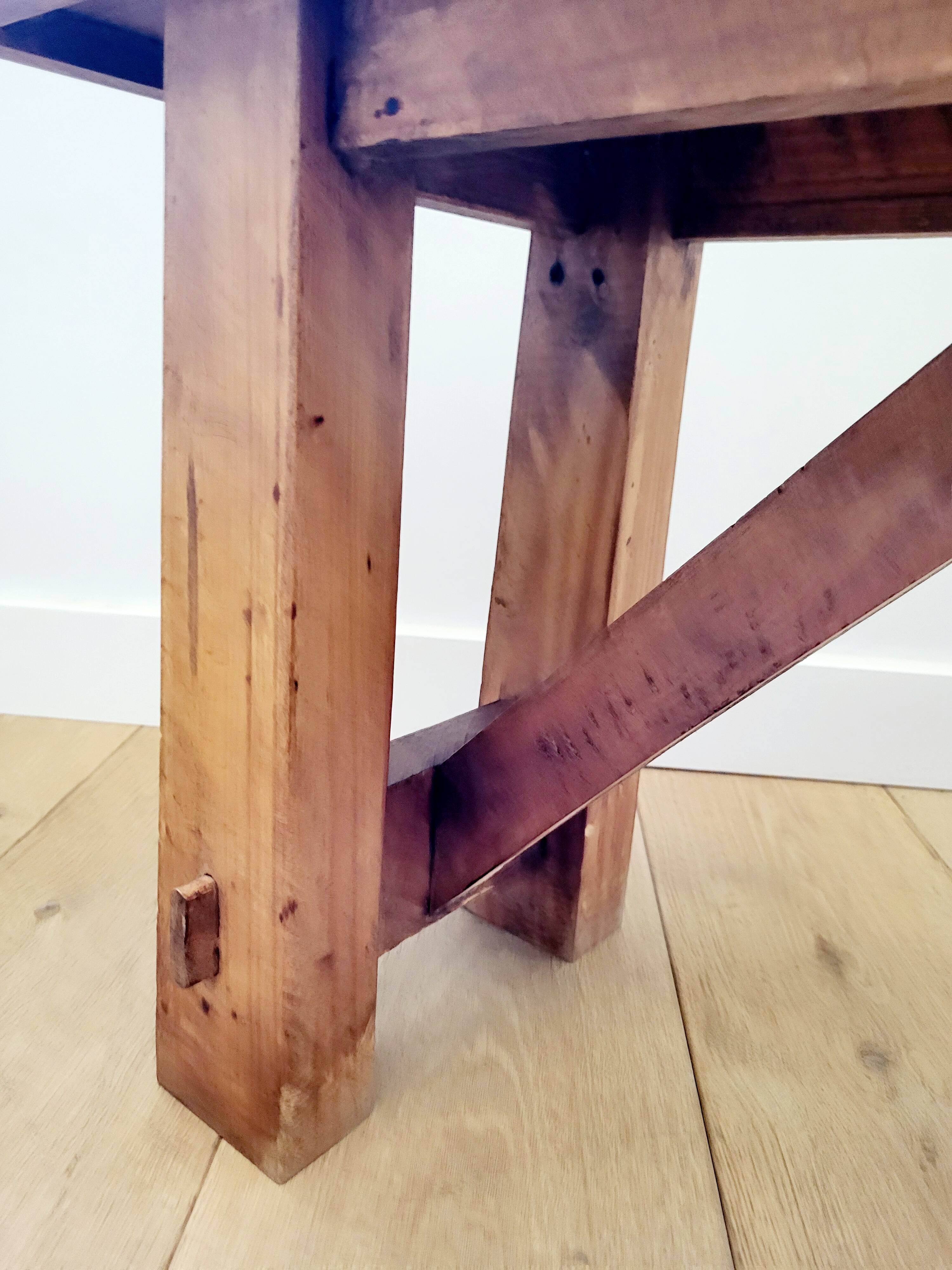 Banc vintage en bois, fabriqué artisanalement, style rustique