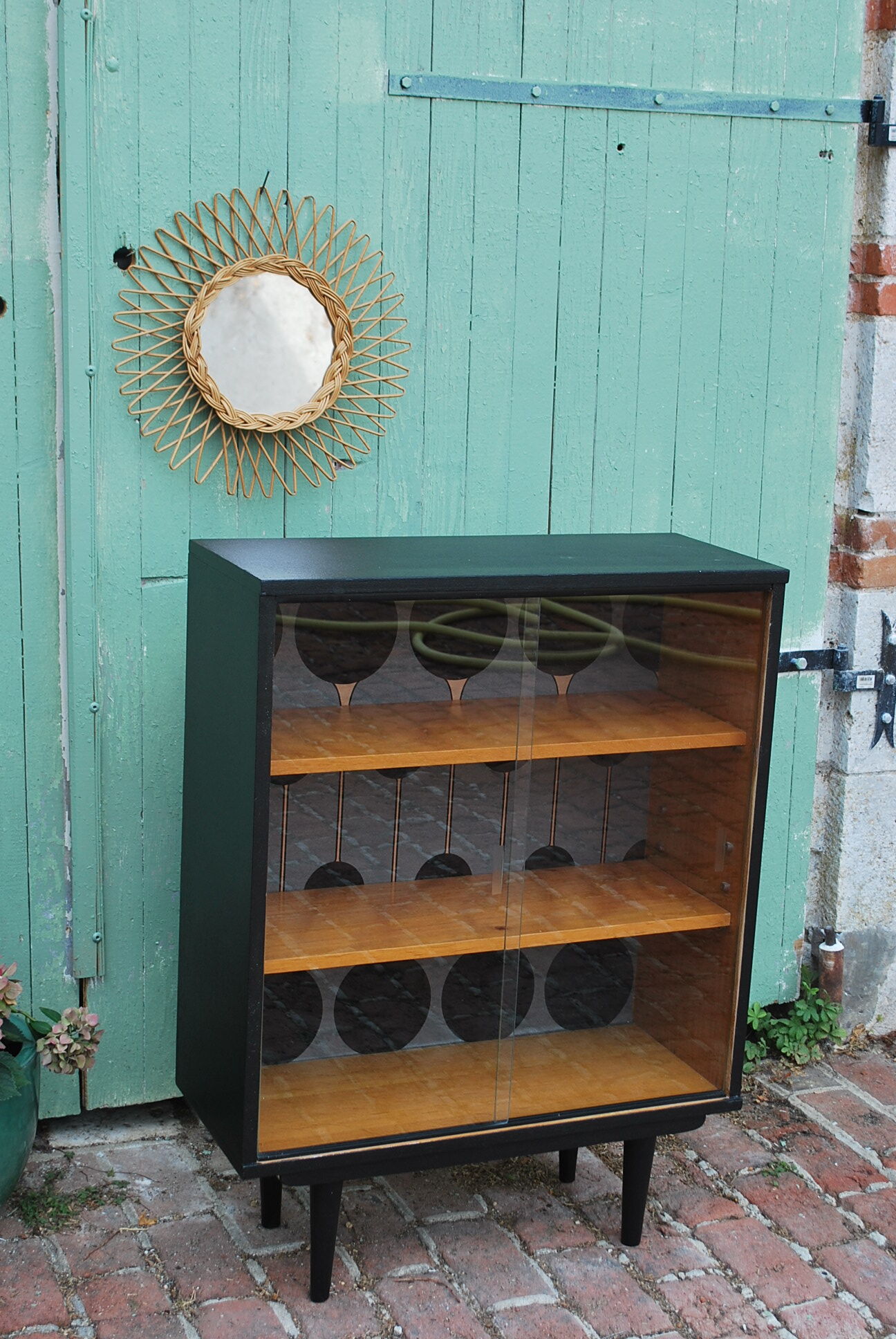 Renovated vintage showcase library