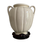 Vase céramique avec anse sur son socle en bois