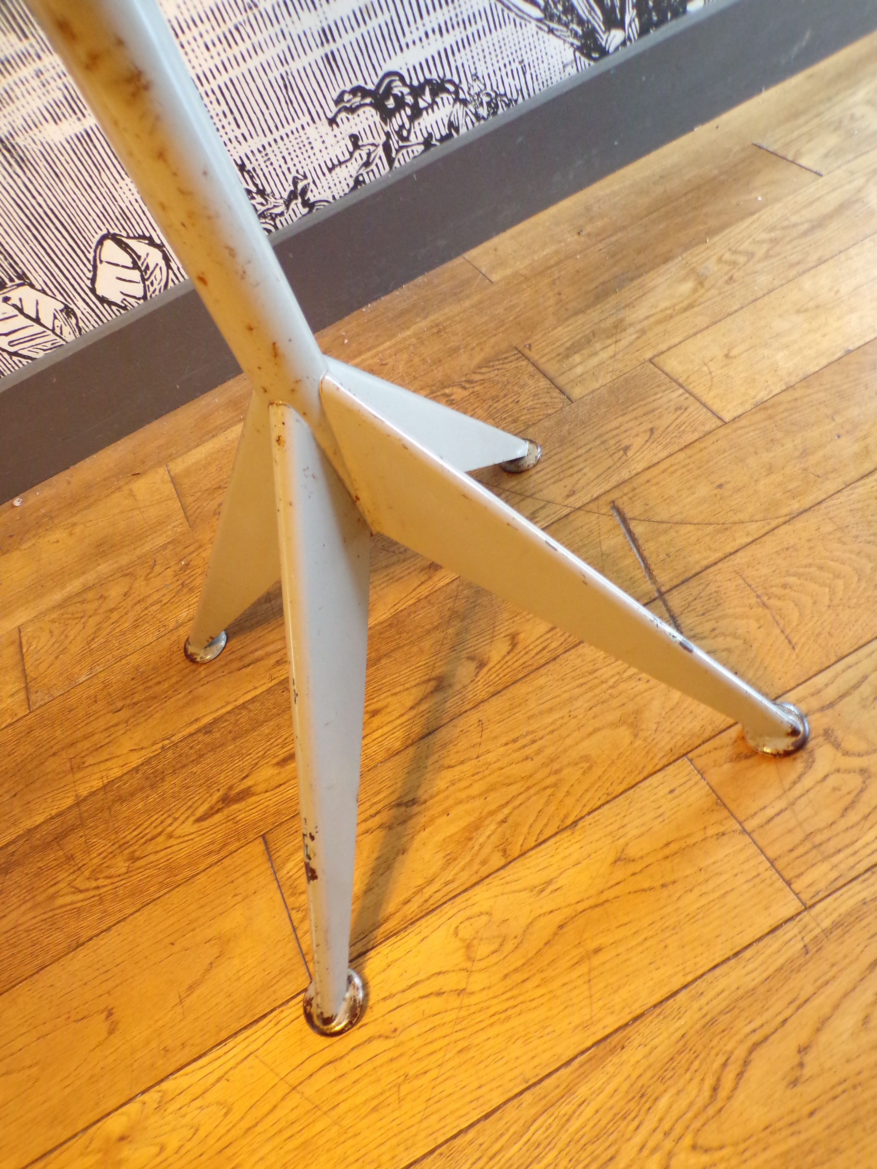 Screw workshop chair