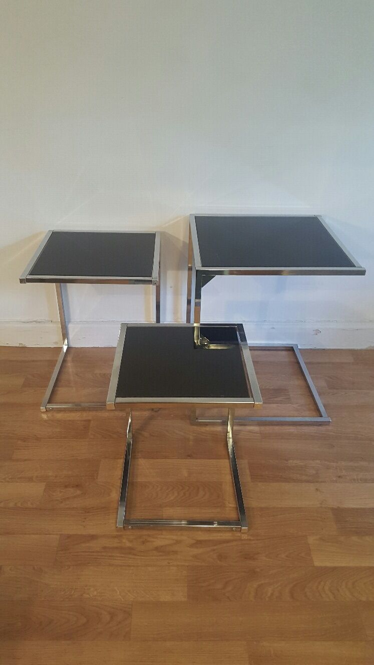 Pull out tables