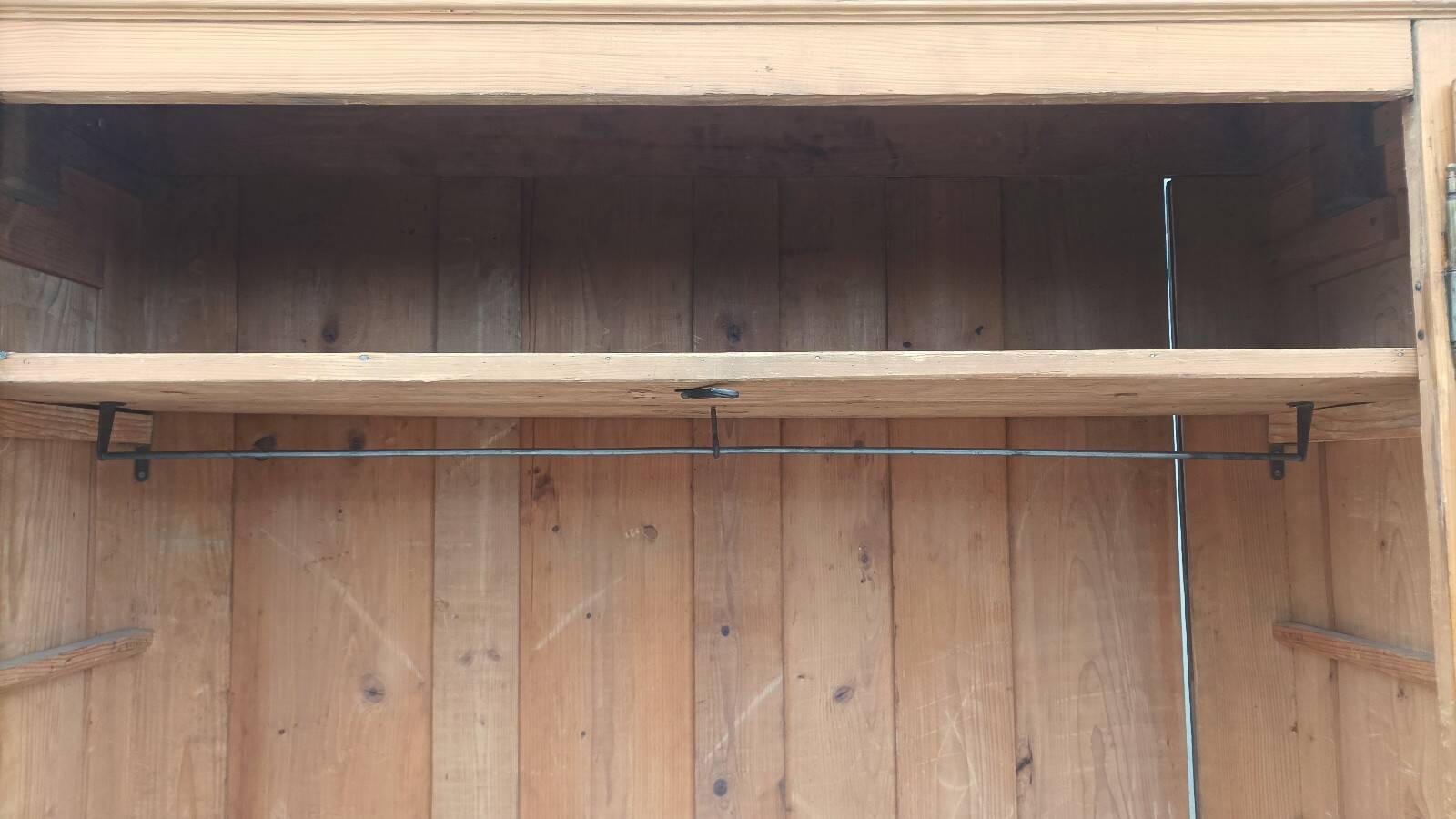 Mountain wardrobe chalet in pine from the 19th century