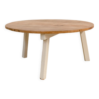 Round coffee table