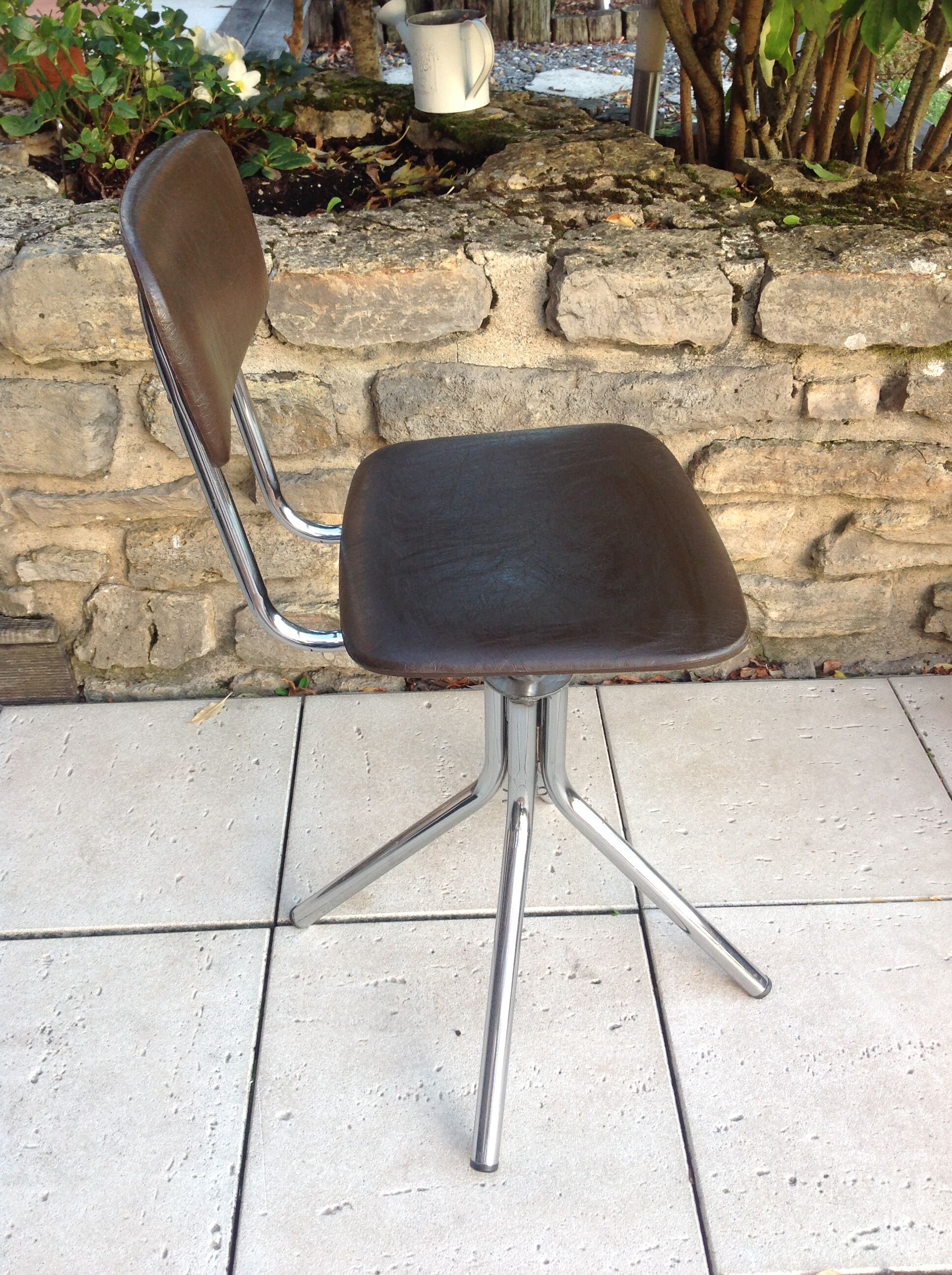 Swivel chair in chromed metal and skai brown years 60-70