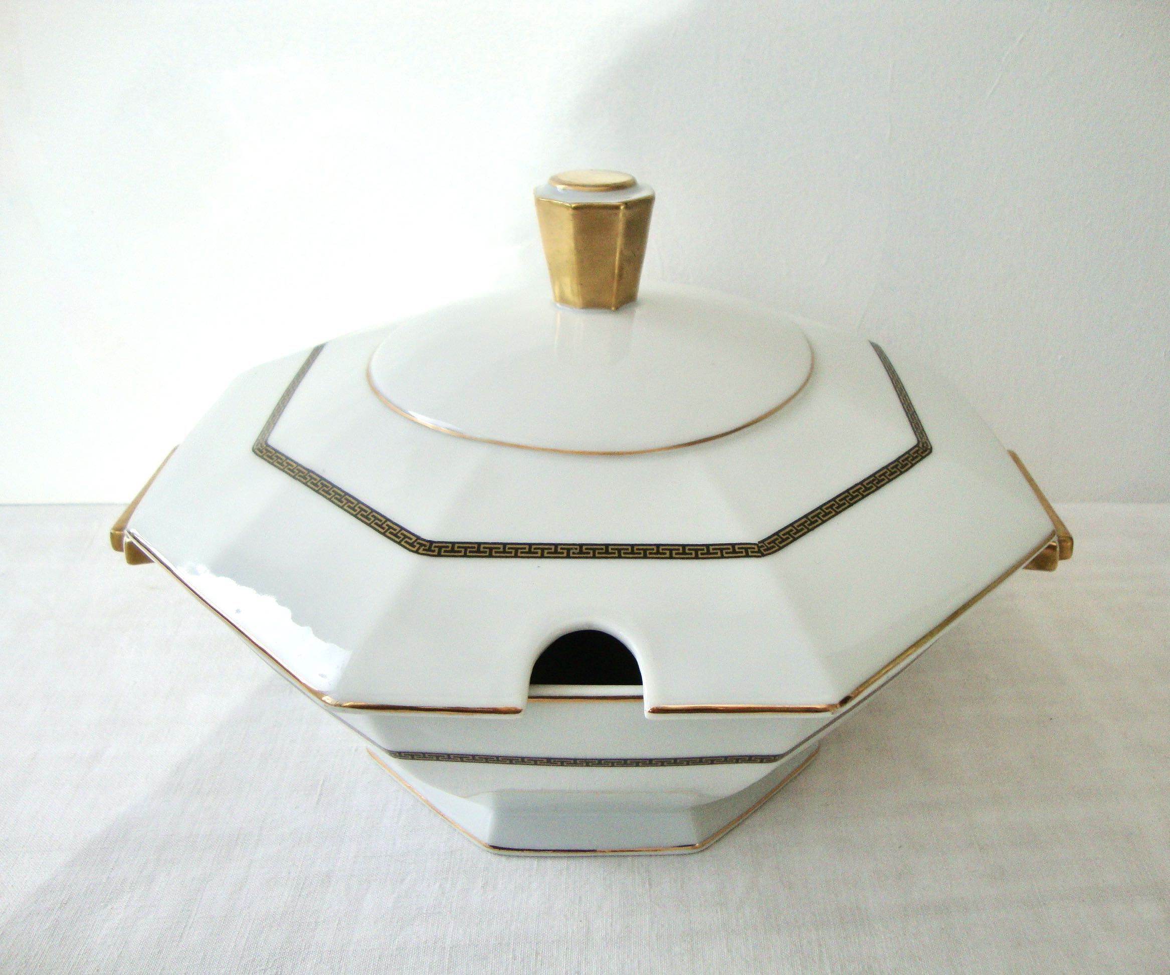 Porcelain plates for 12 people