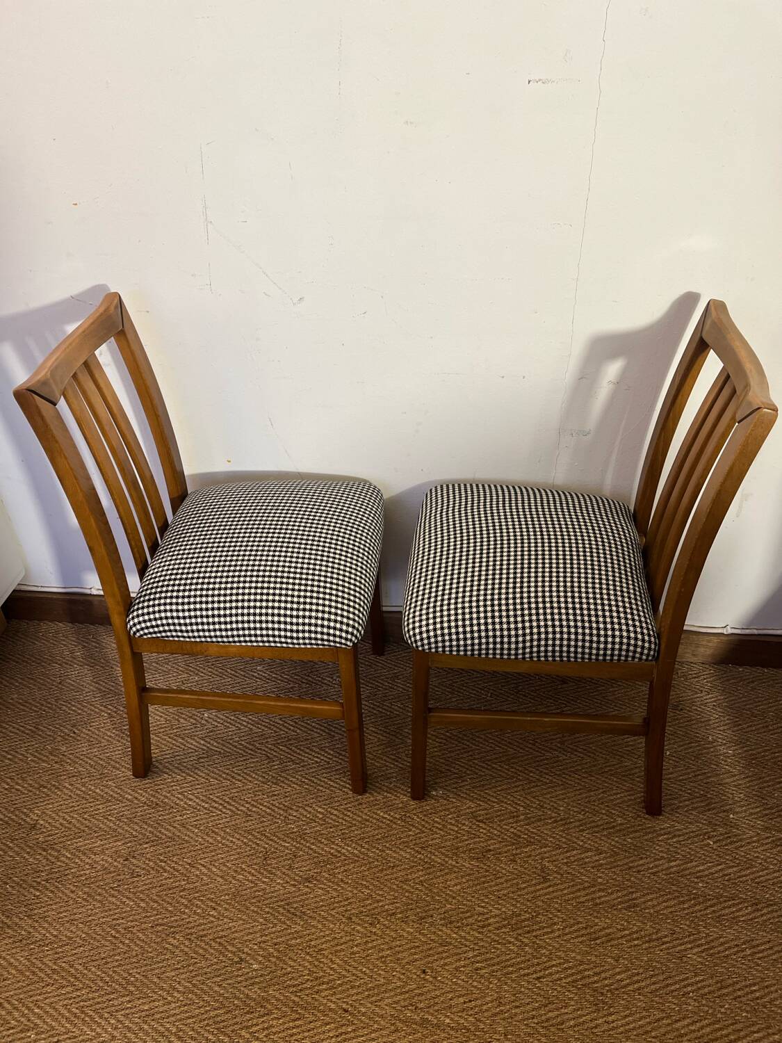 Set of 4 vintage wooden chairs