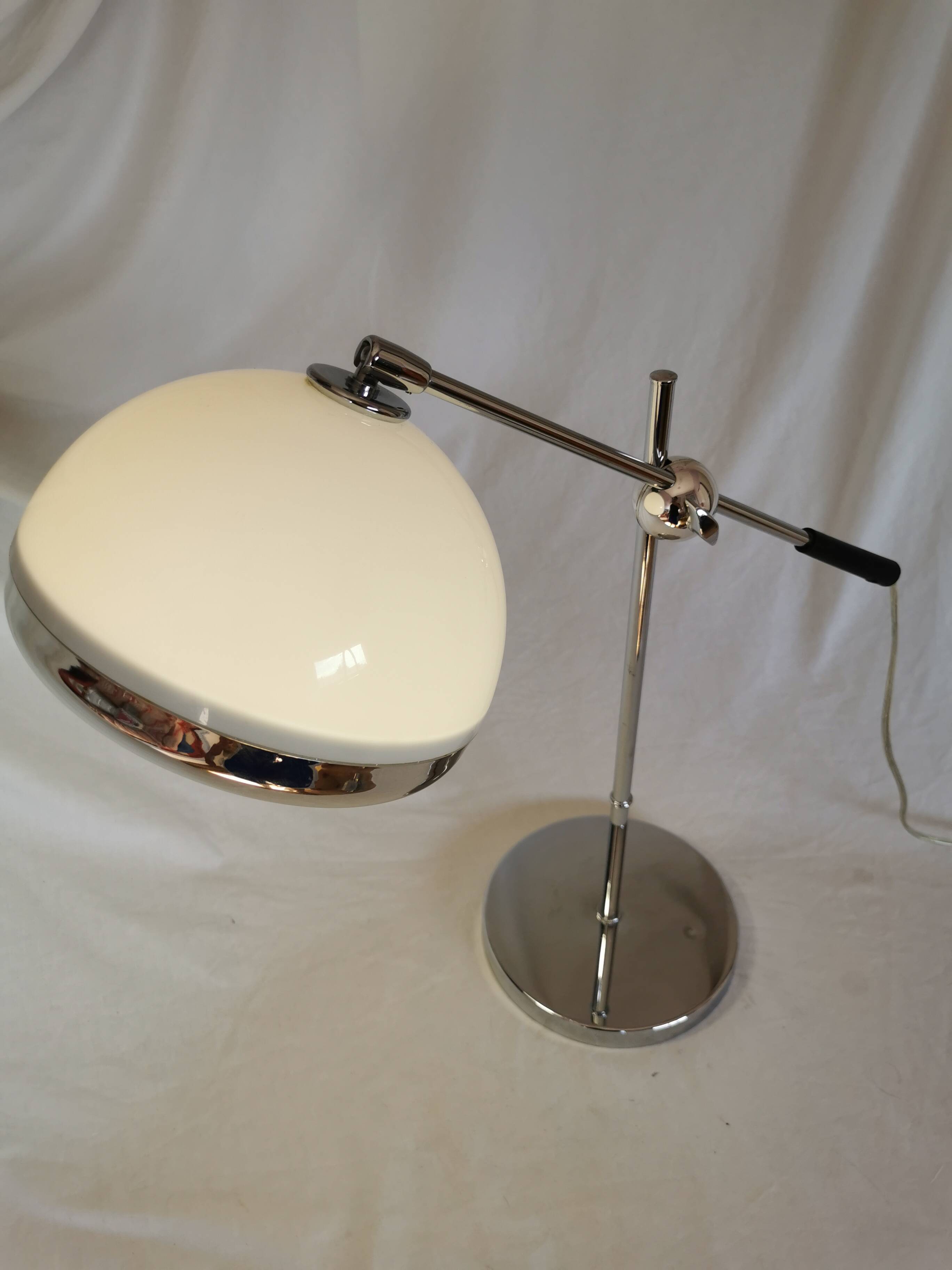 Lampe articulée, plastique et chrome, champignon, style 1970